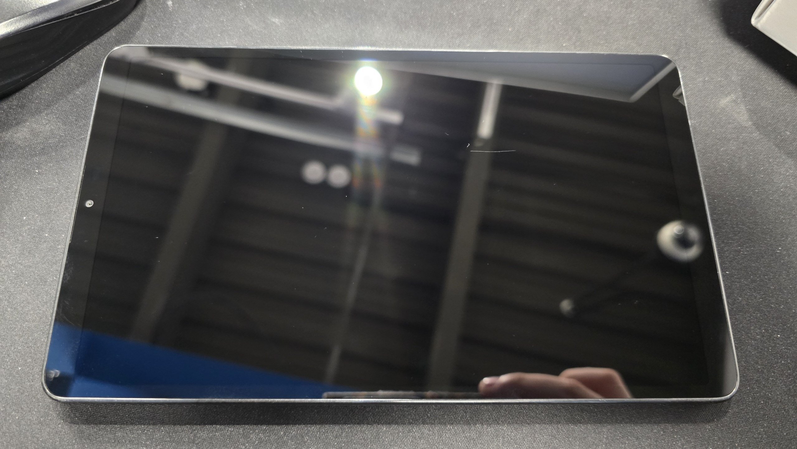 Планшет Lenovo Tab One 4/128 LTE Luna Grey + Clear Case (ZAF10098UA) фото3