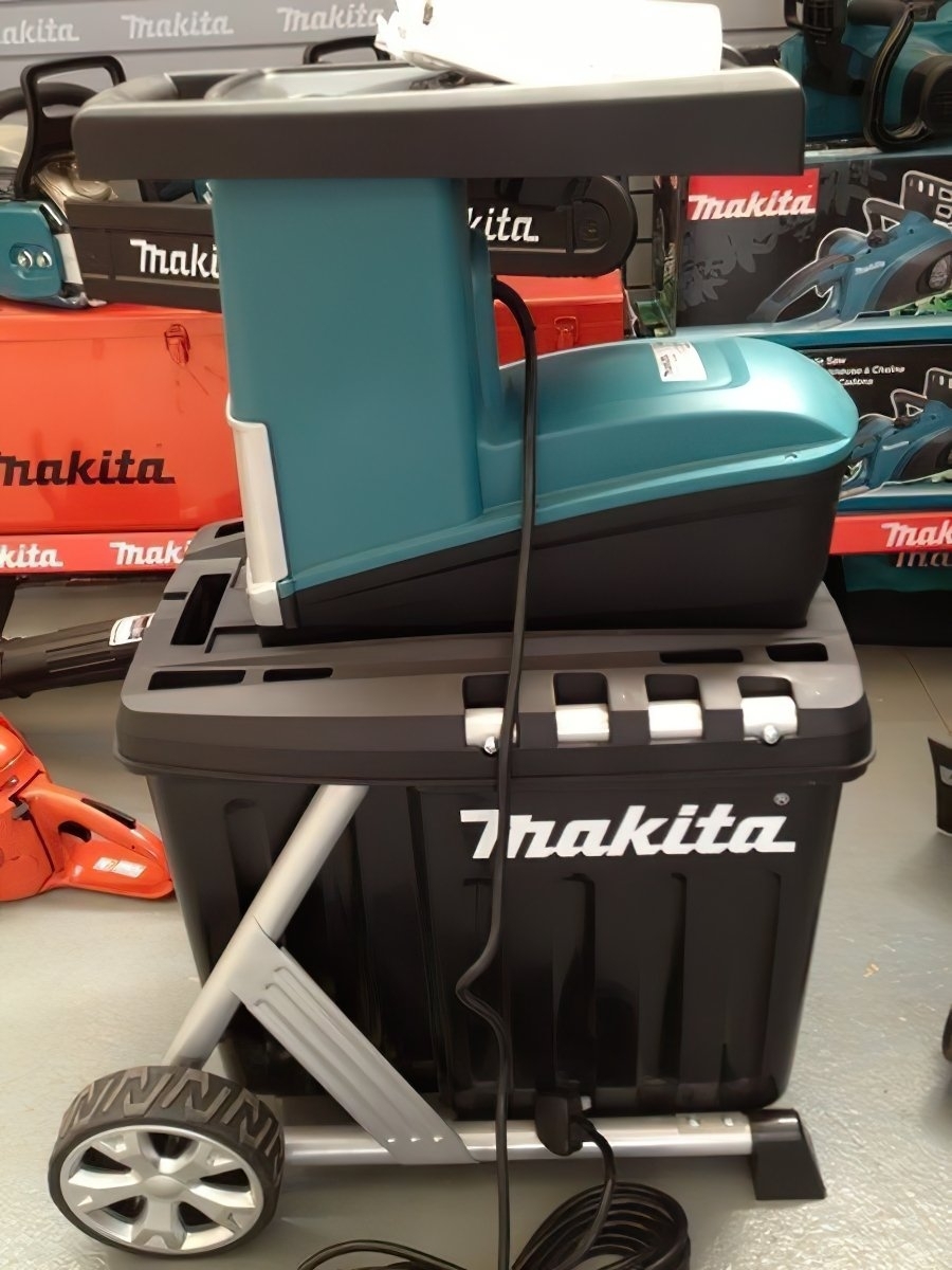 Садовый измельчитель Makita UD2500 фото