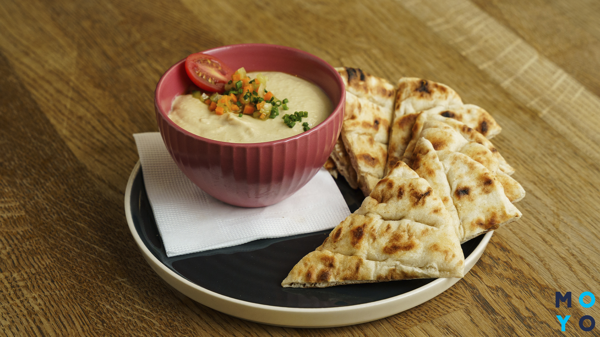 конвертики из лаваша на тарелке