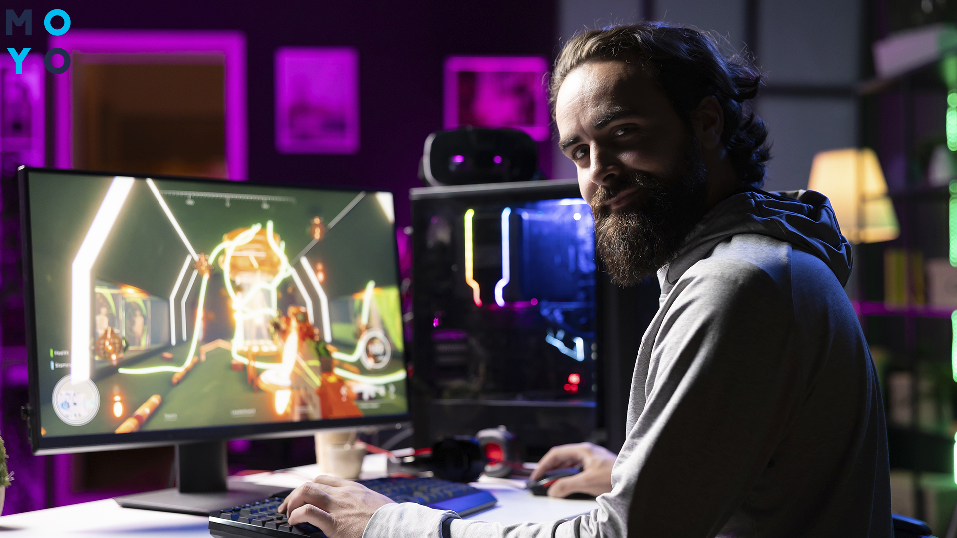 геймер сидить за столом