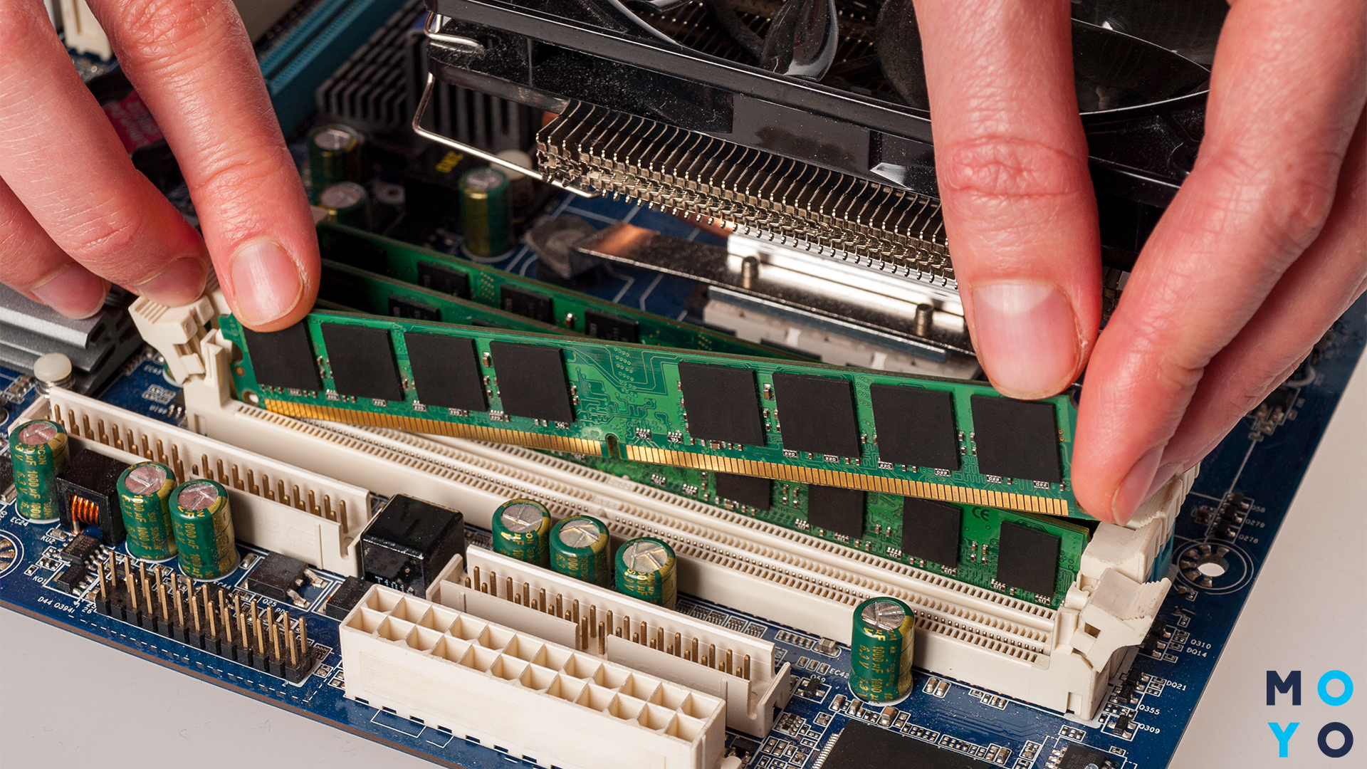 заміна планки оперативної пам'яті