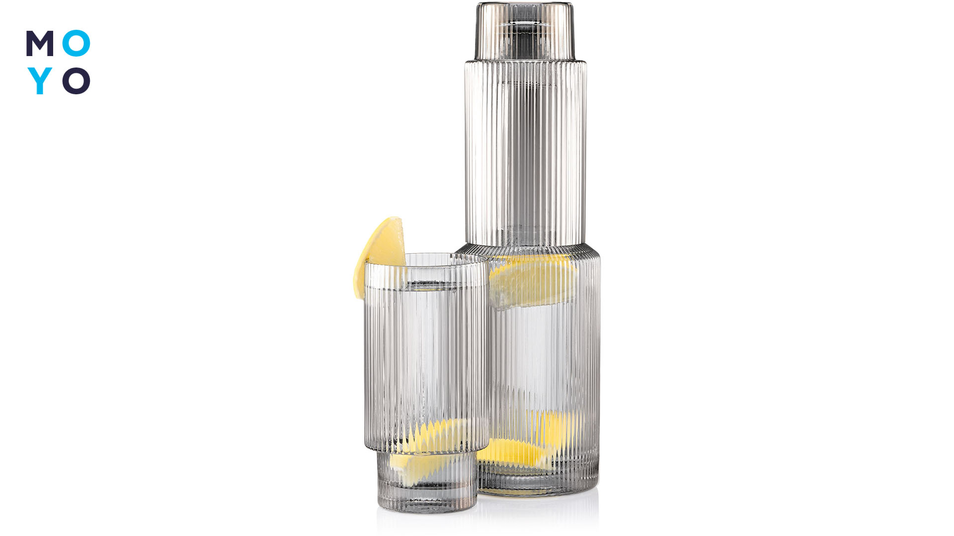 класичний графін у використанні