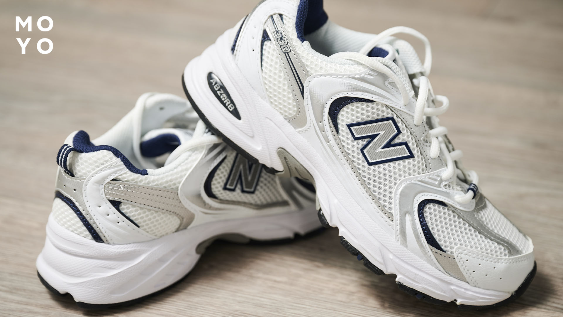 Оригинальные кроссовки New Balance белого цвета