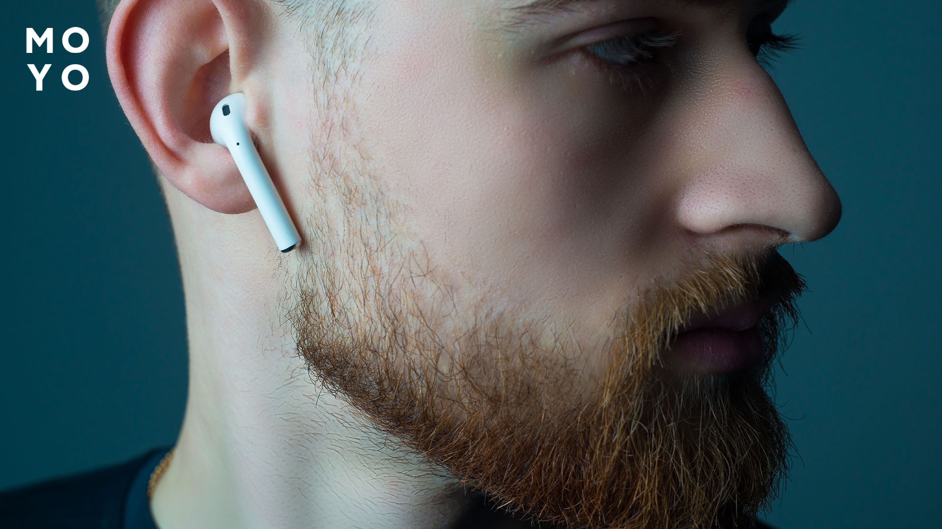 AirPods 2 в использовании 