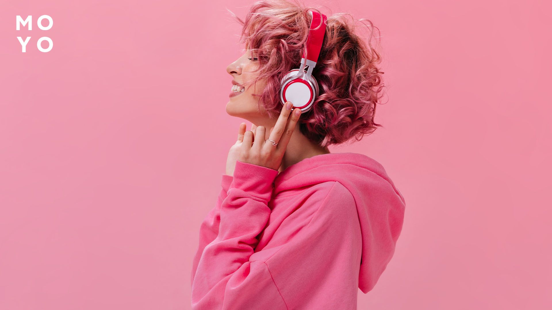 Модні рожеві навушники
