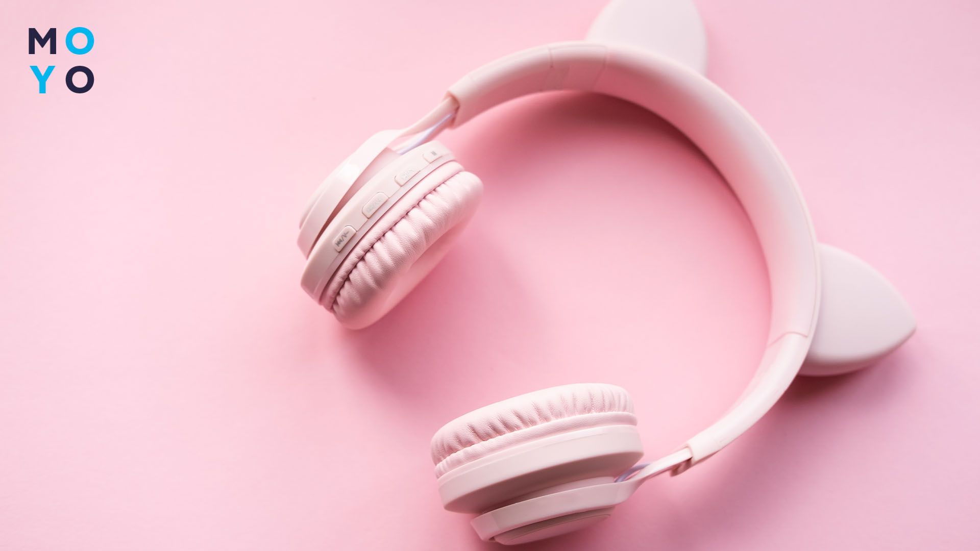 Рожеві навушники в милому дизайні