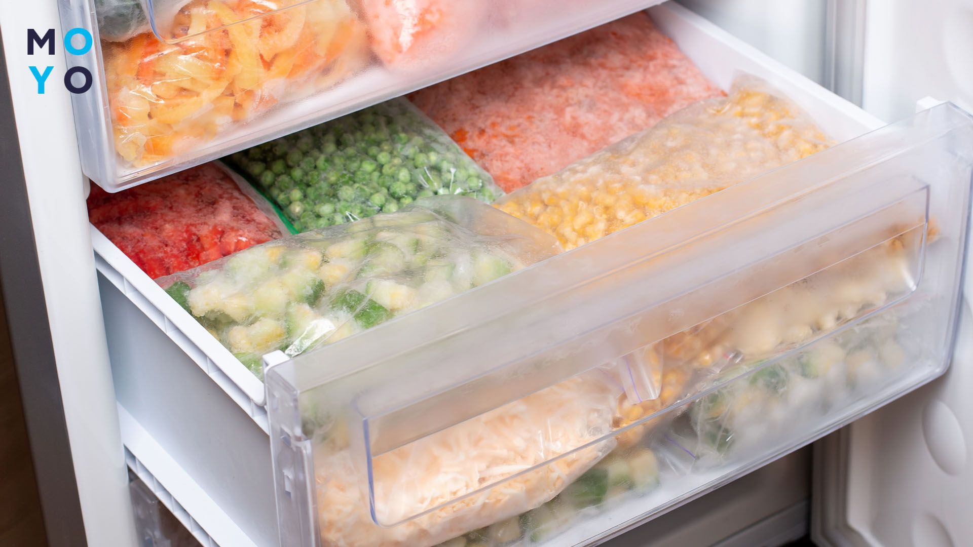 заморожені овочі в морозильній камері