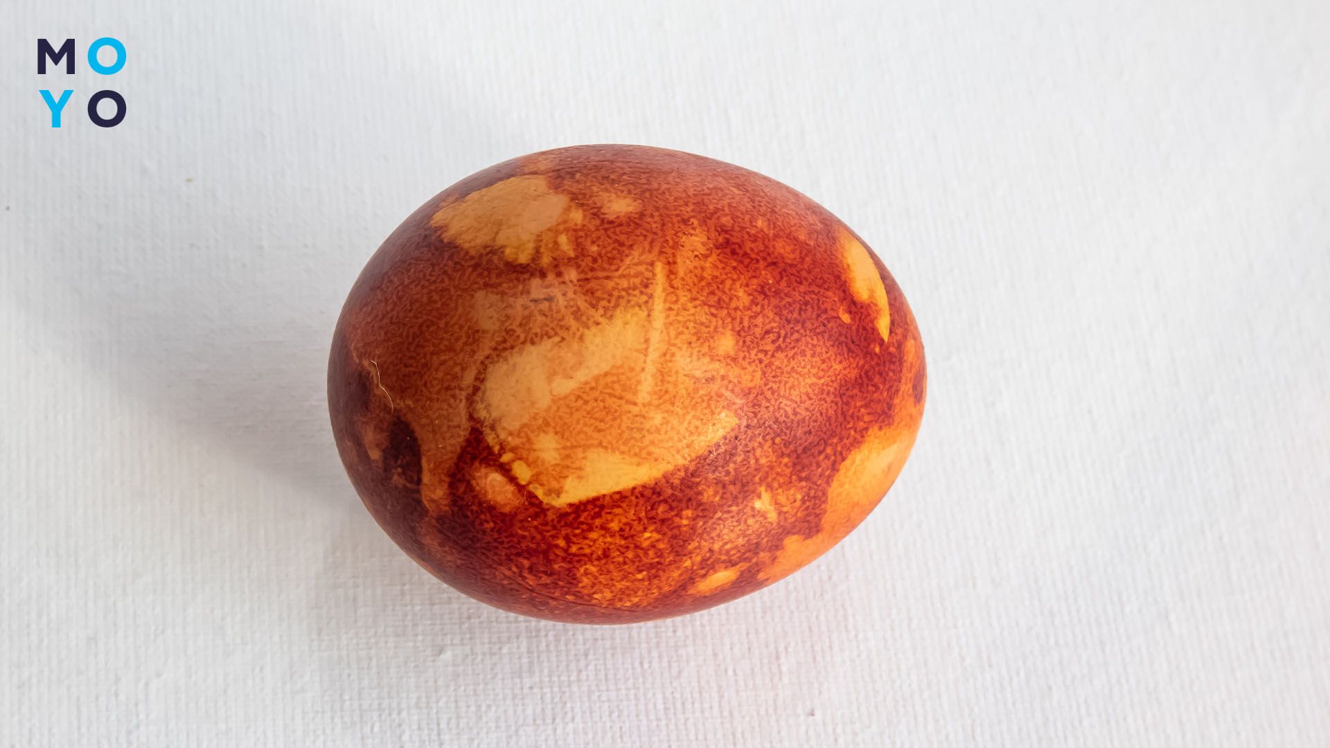пофарбовані яйця у мармуровому стилі