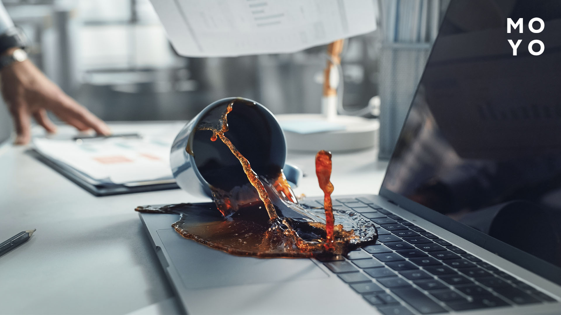 залитый ноутбук