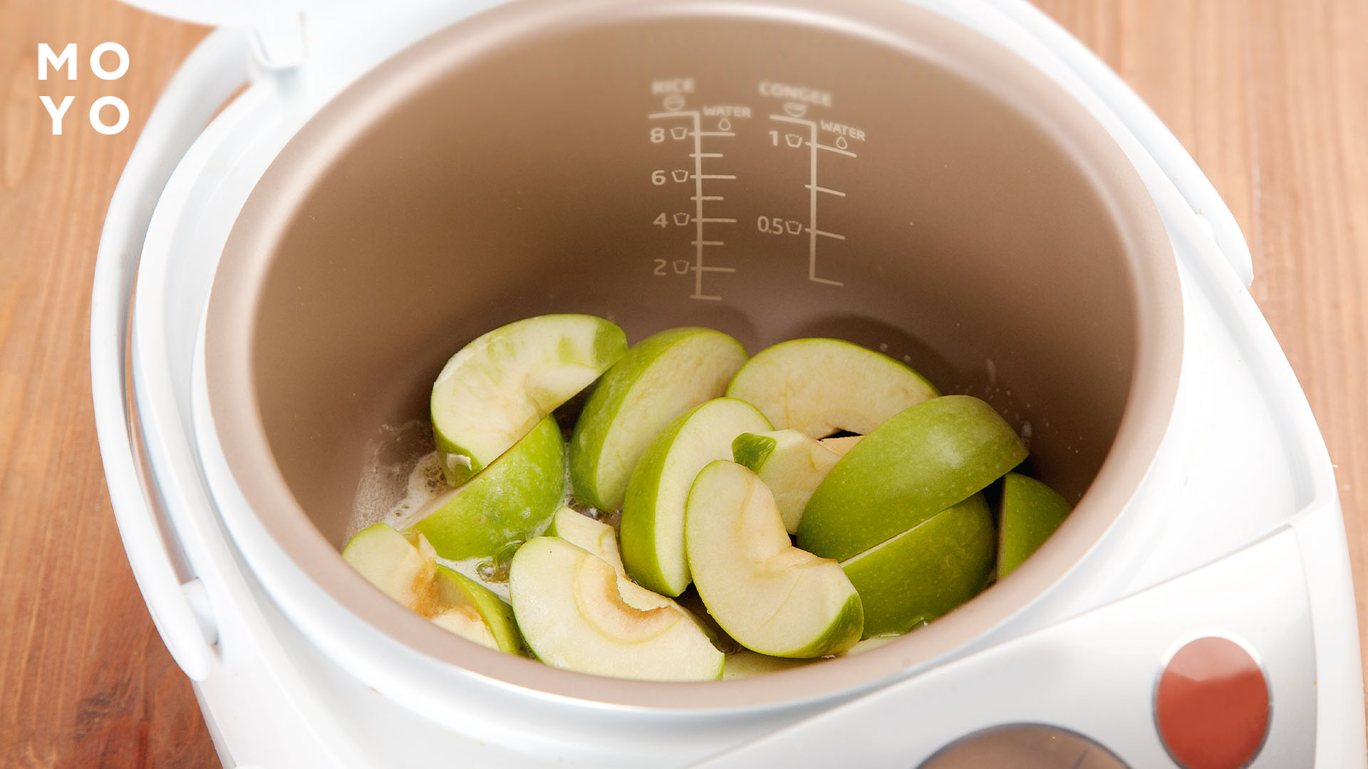 Нарізка яблук для приготування шарлотки