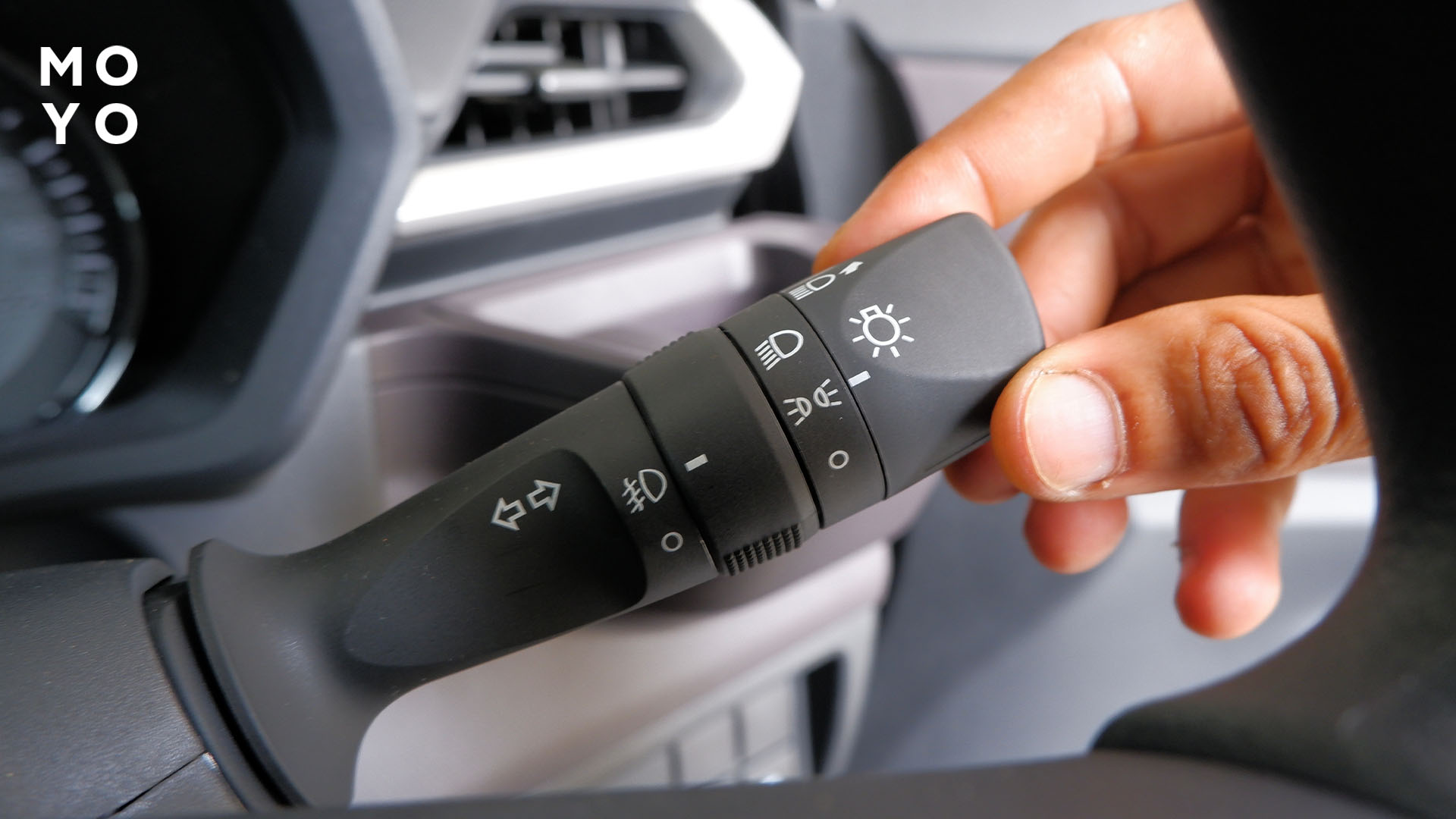 регулювання сили світла в машині