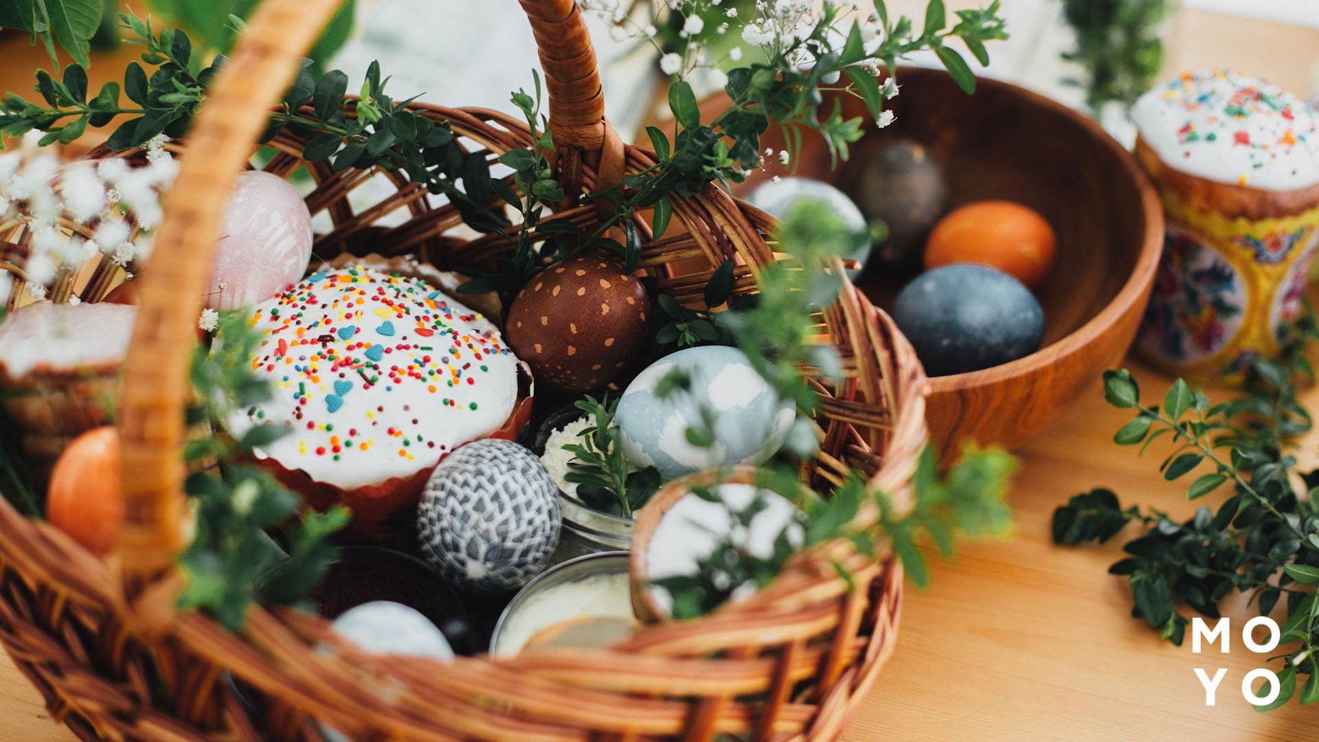 оформити Великодній кошик природними елементами