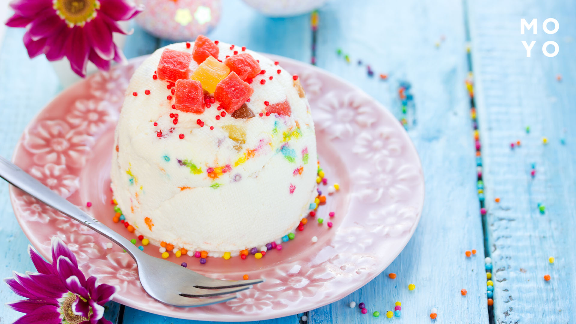 пасочка з різноколірними цукатами