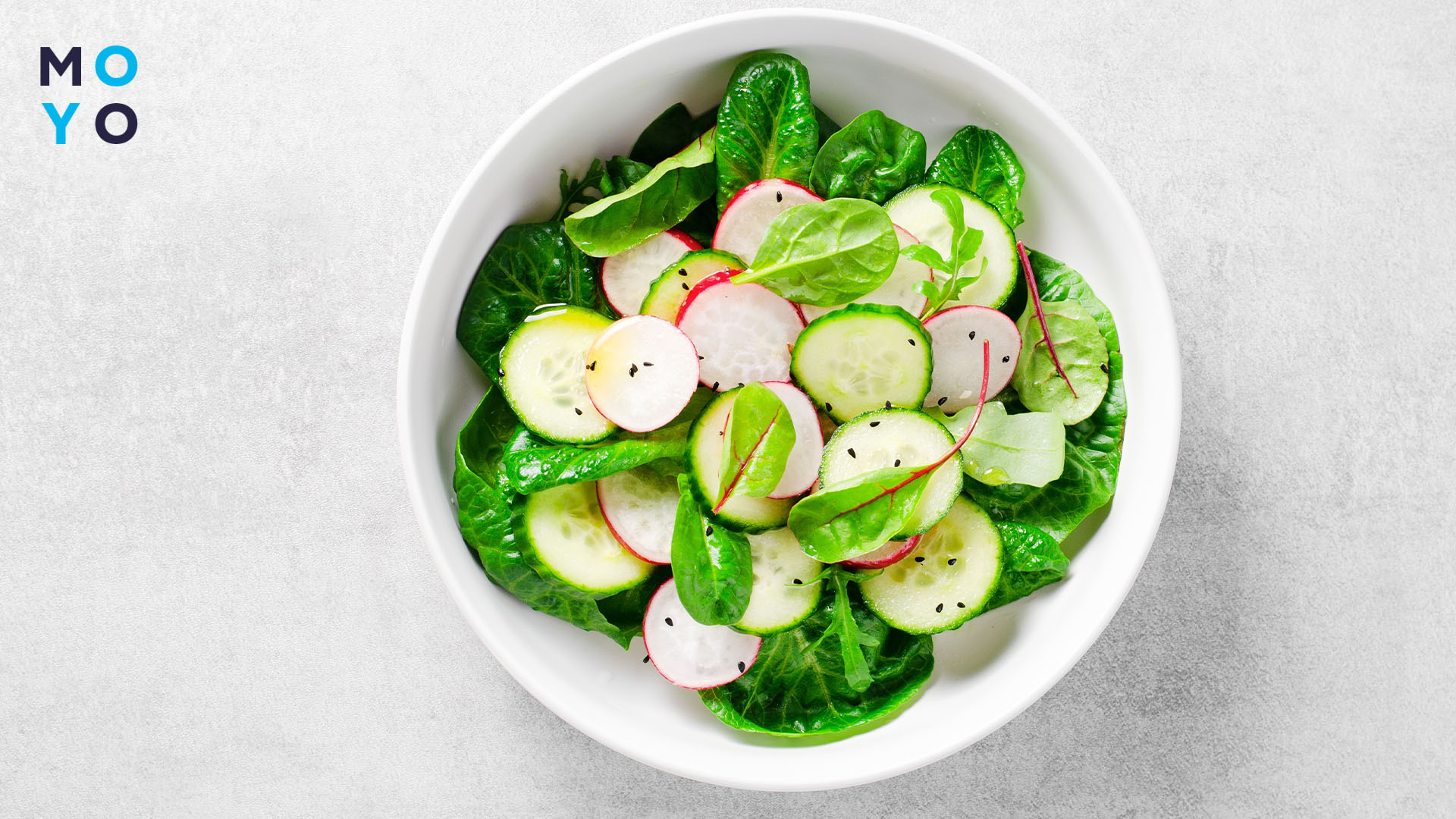 Весняний салат із редису із зеленню