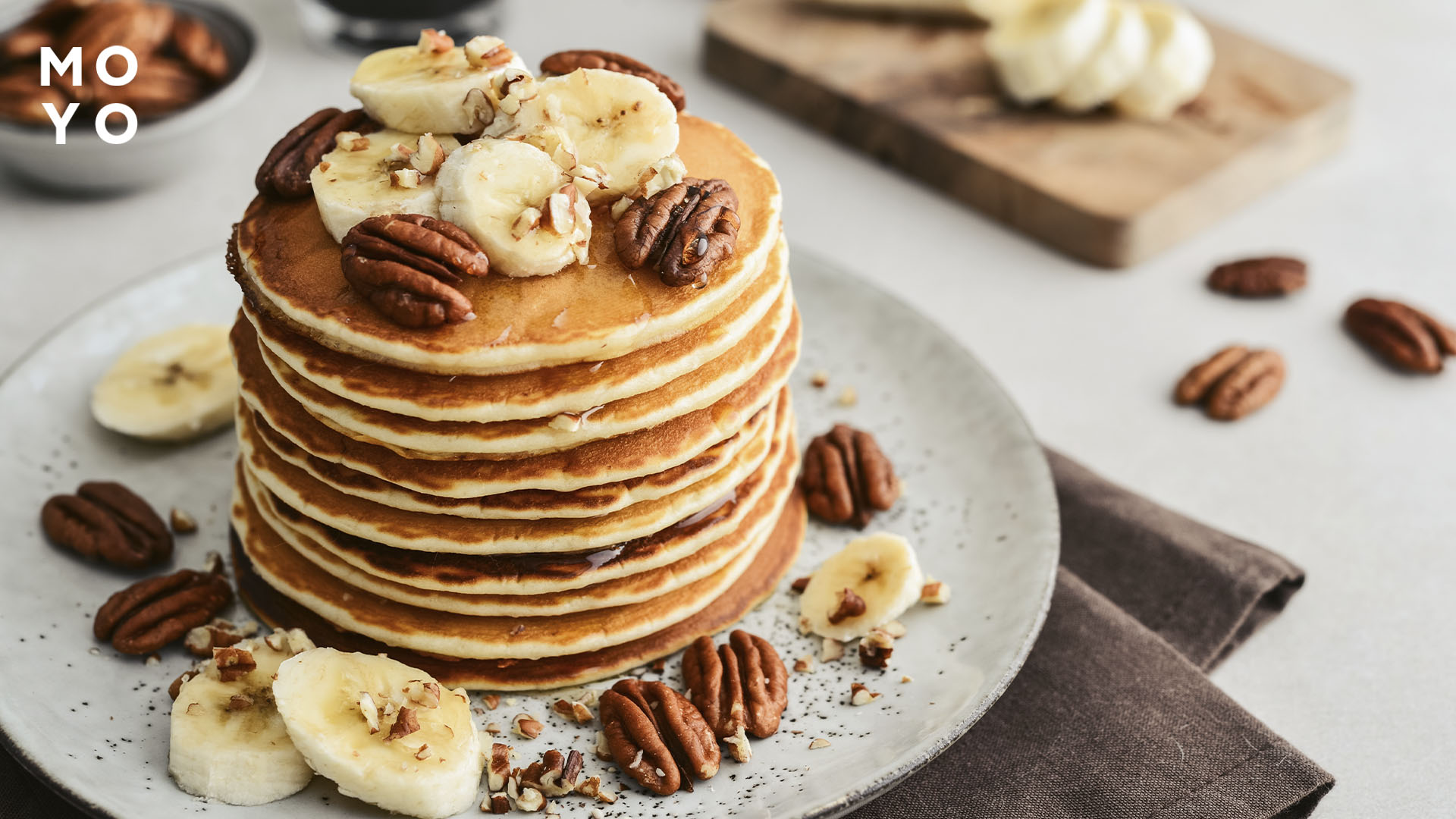 Бананові панкейки з горіхами