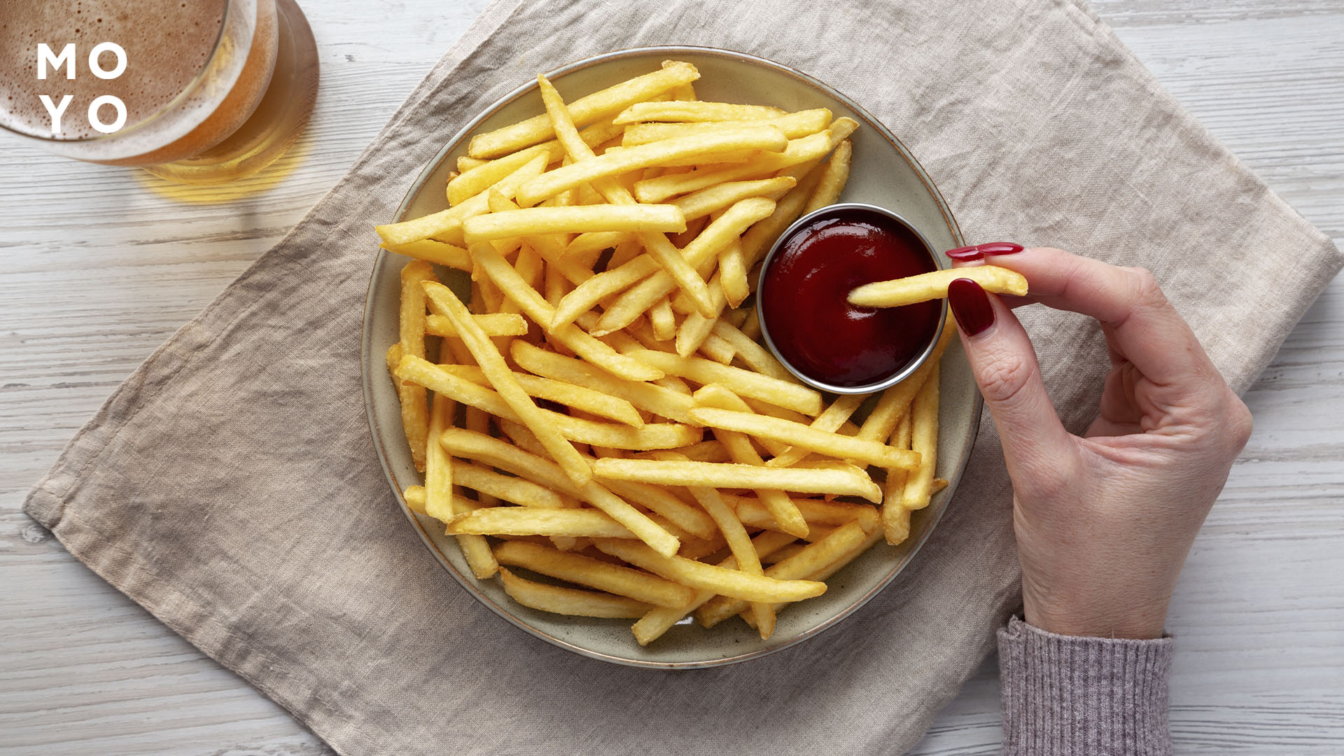 Картопля фрі з соусом