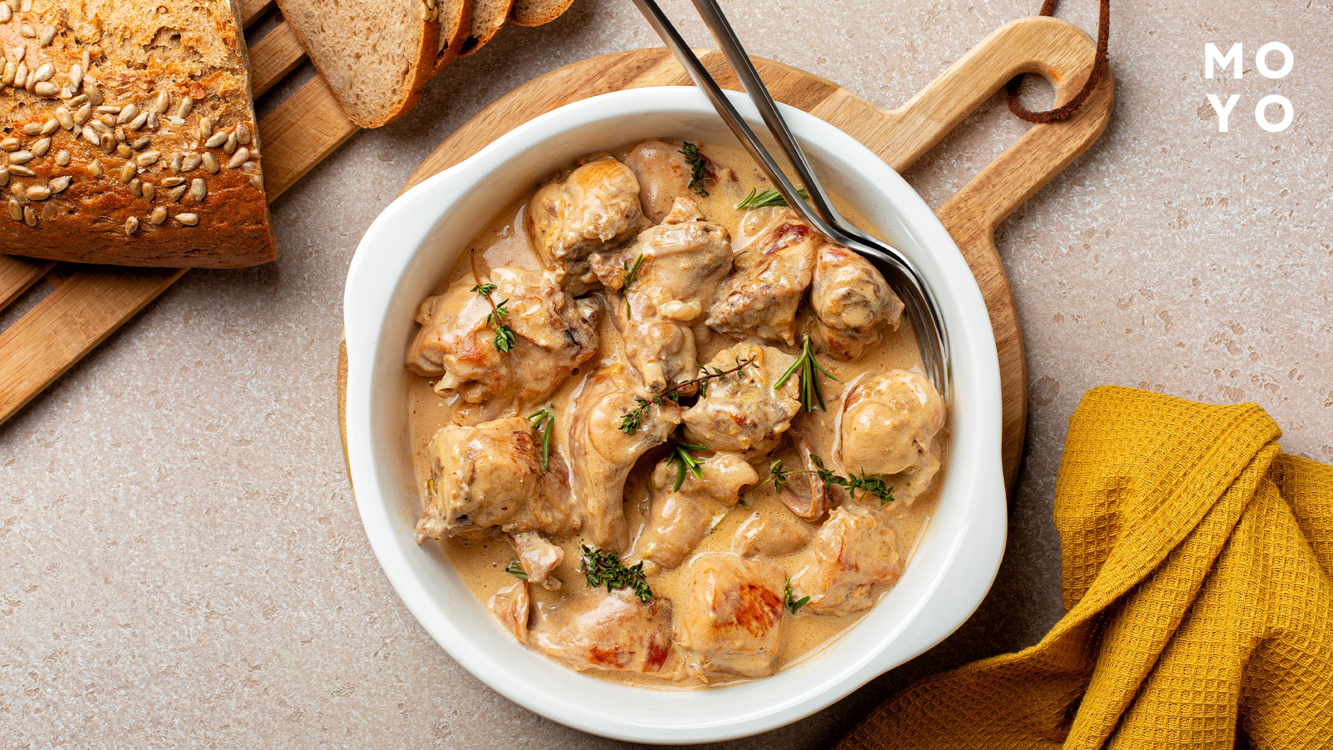 Мясо кролика в сметанном соусе