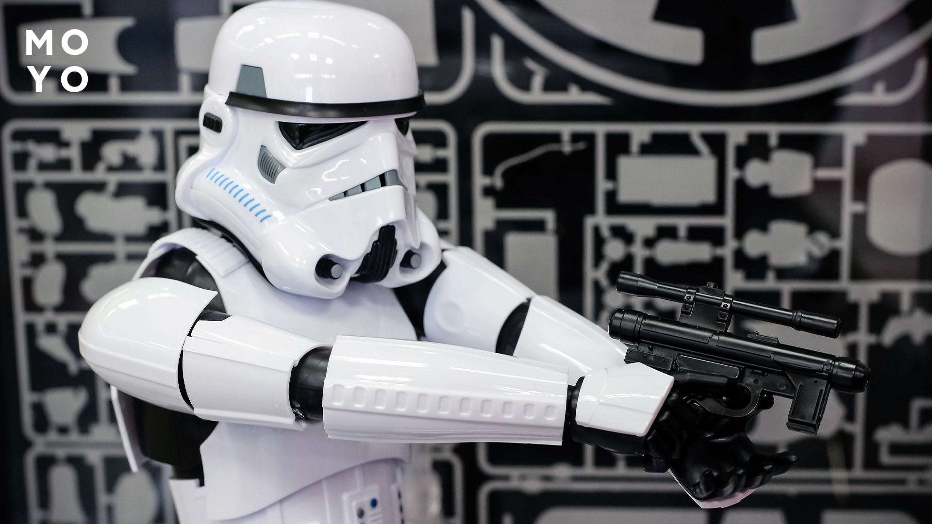 стрелять из ЛЕГО пистолета