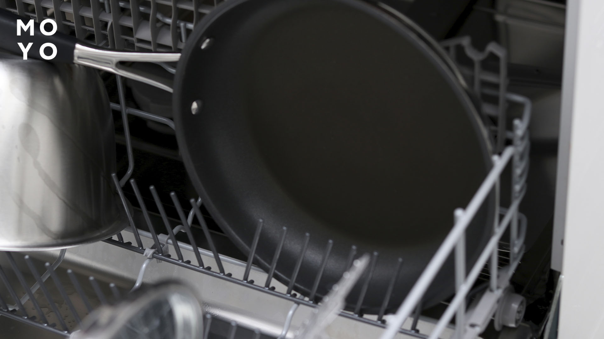 сковорода в посудомийці