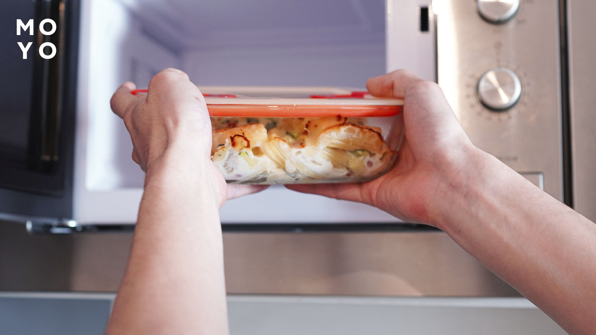 разогревать судок с едой в микроволновке