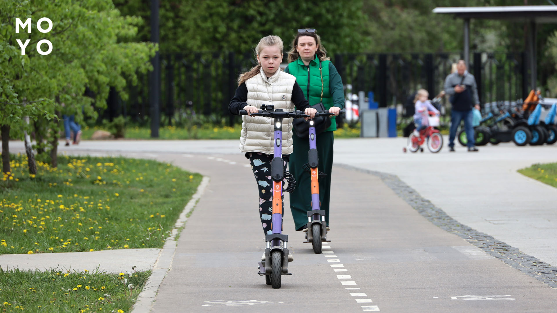  Дитячий електросамокат 