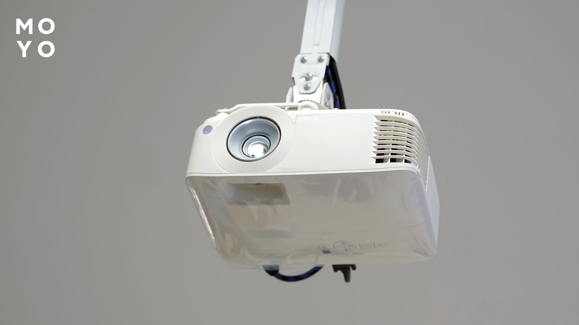 Лазерный и LED-проектор