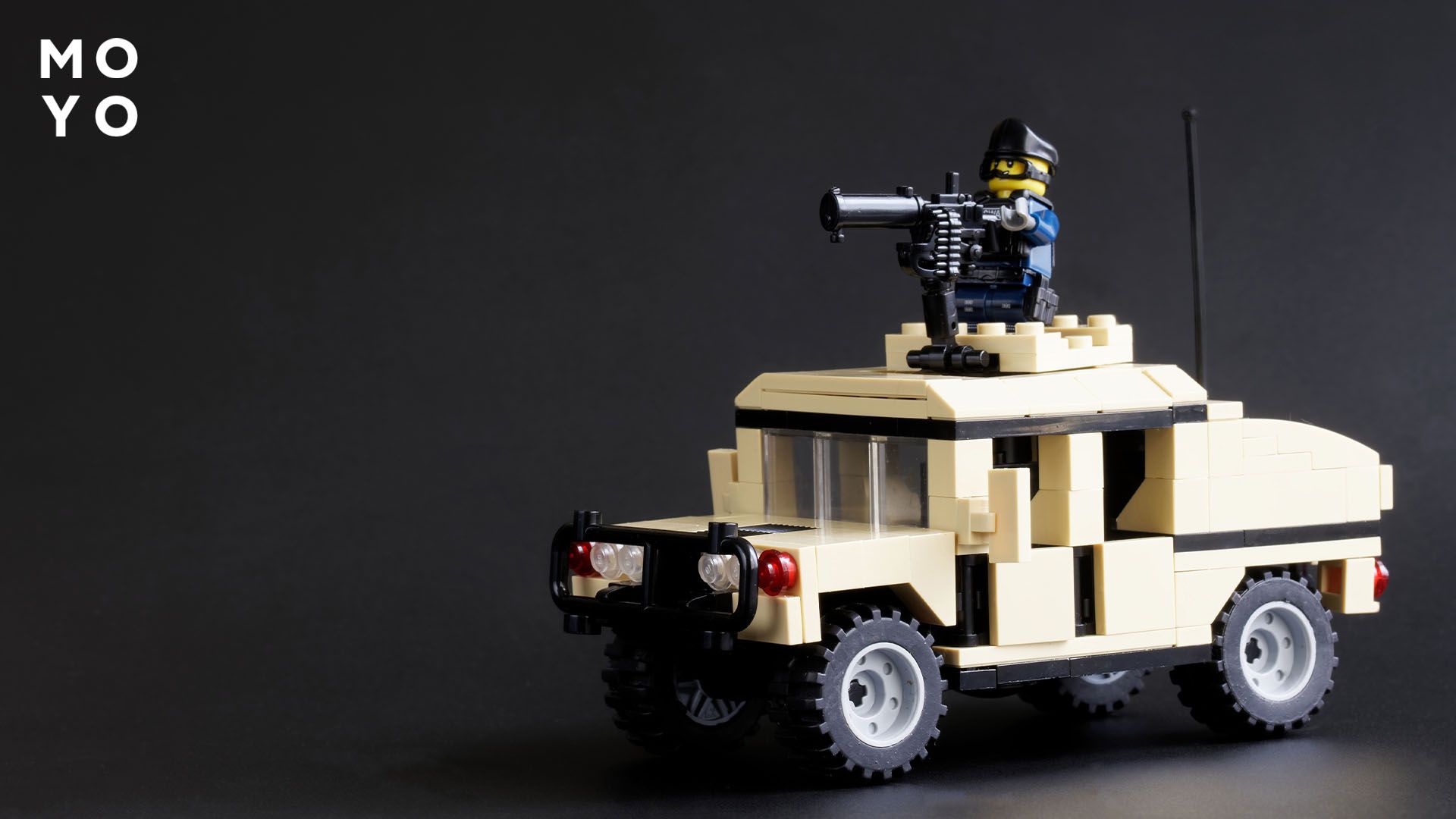 як зробити військову машинку з Лего