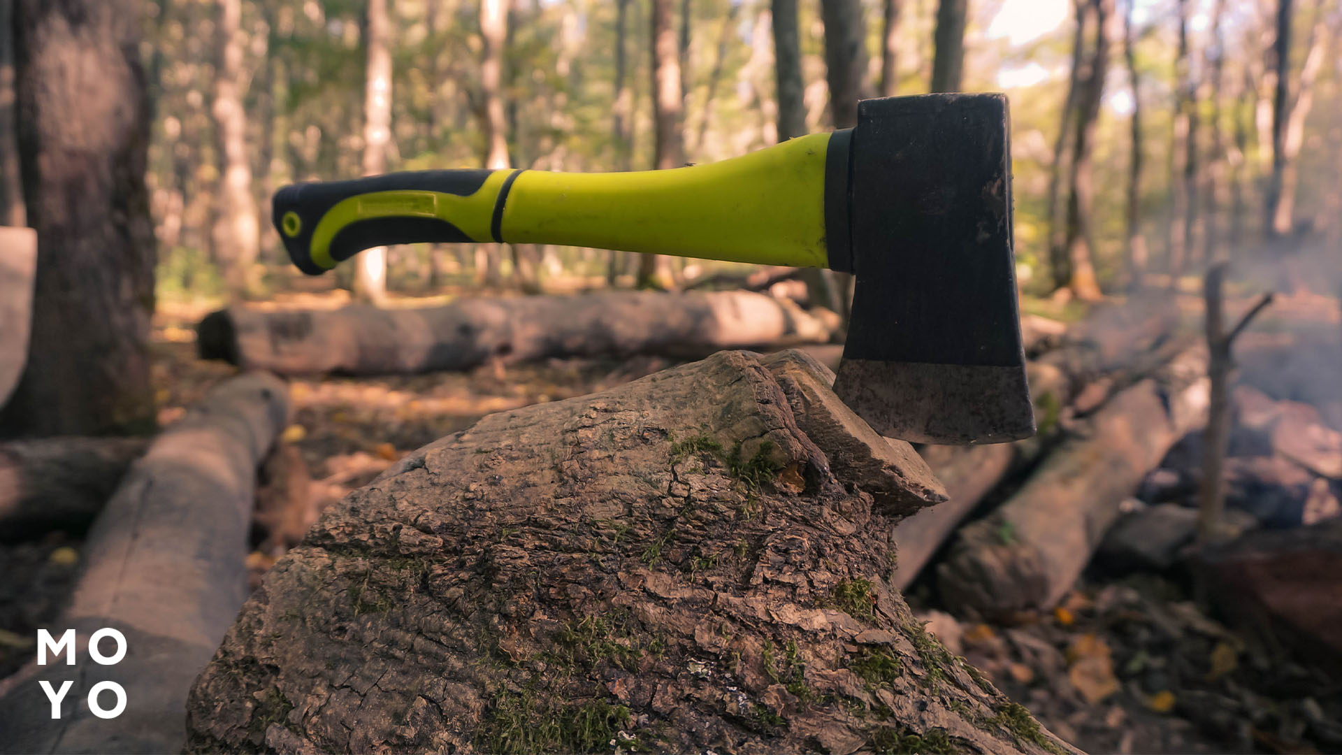 топор с фиберглассовой ручкой