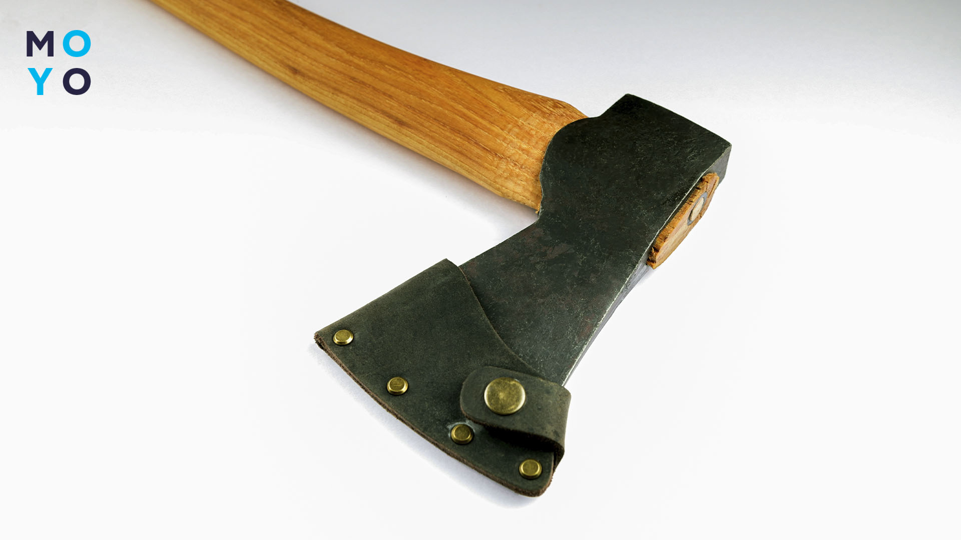 зачехленный топор