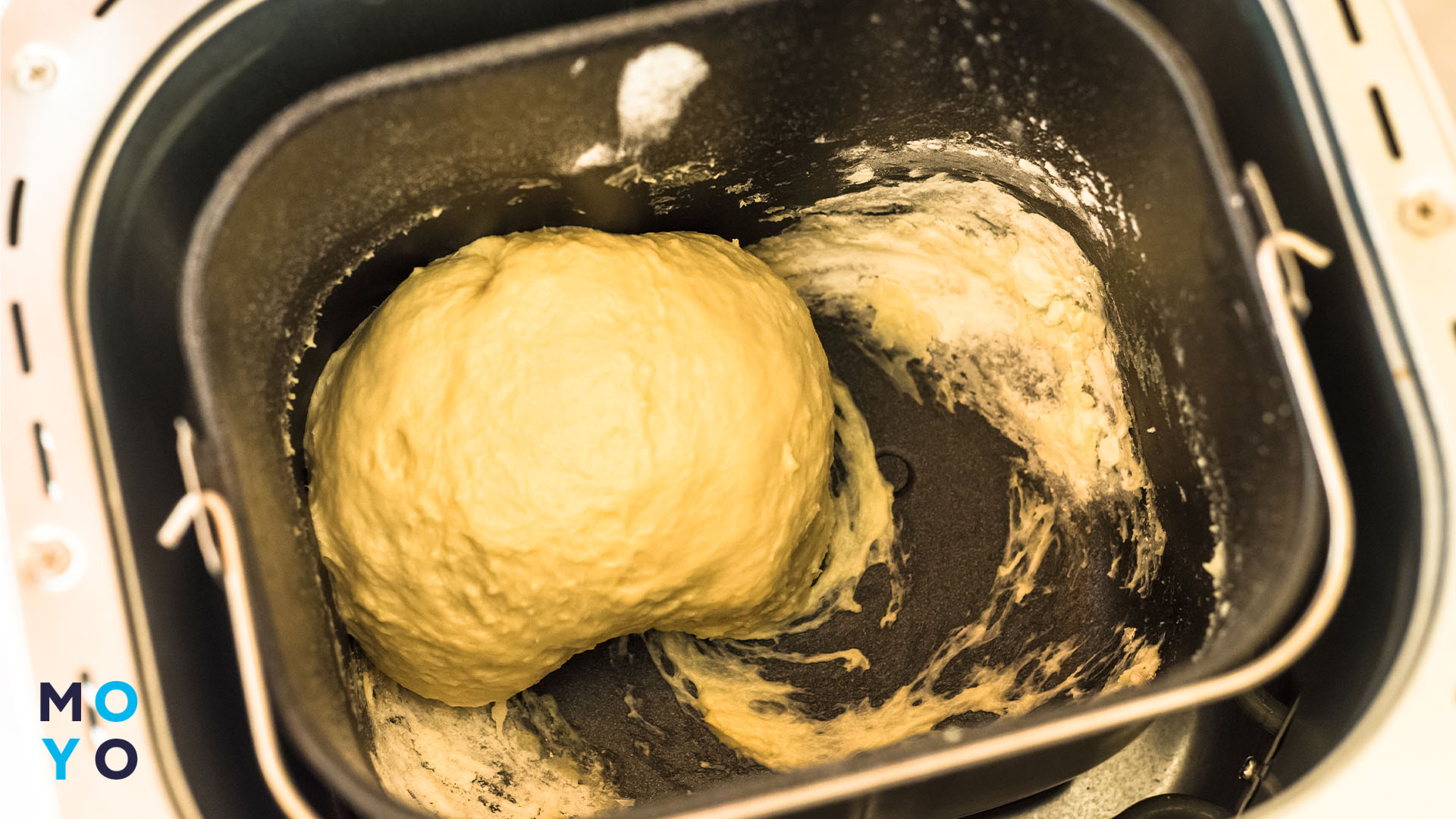 Хлебопечка из пластика и нержавеющей стали