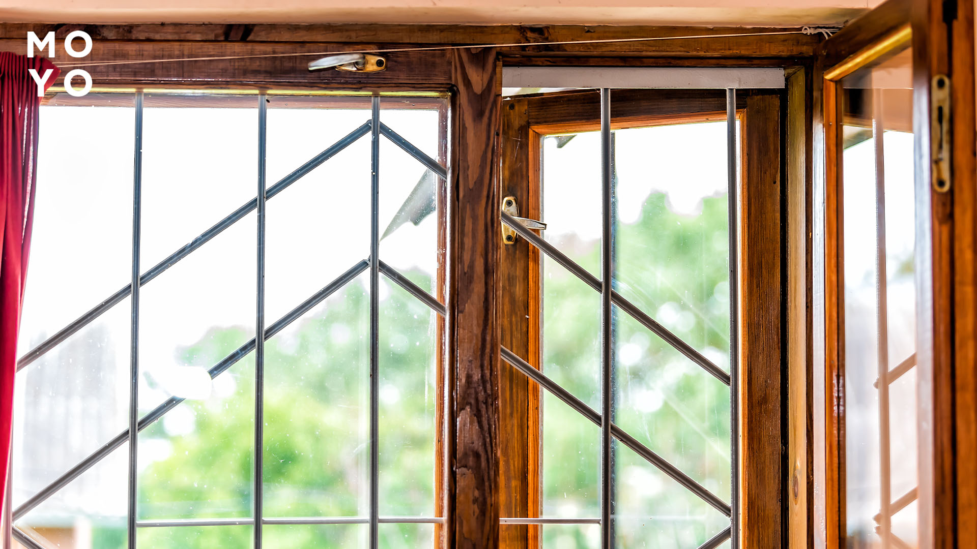 Установка оконных решеток в дачном домике