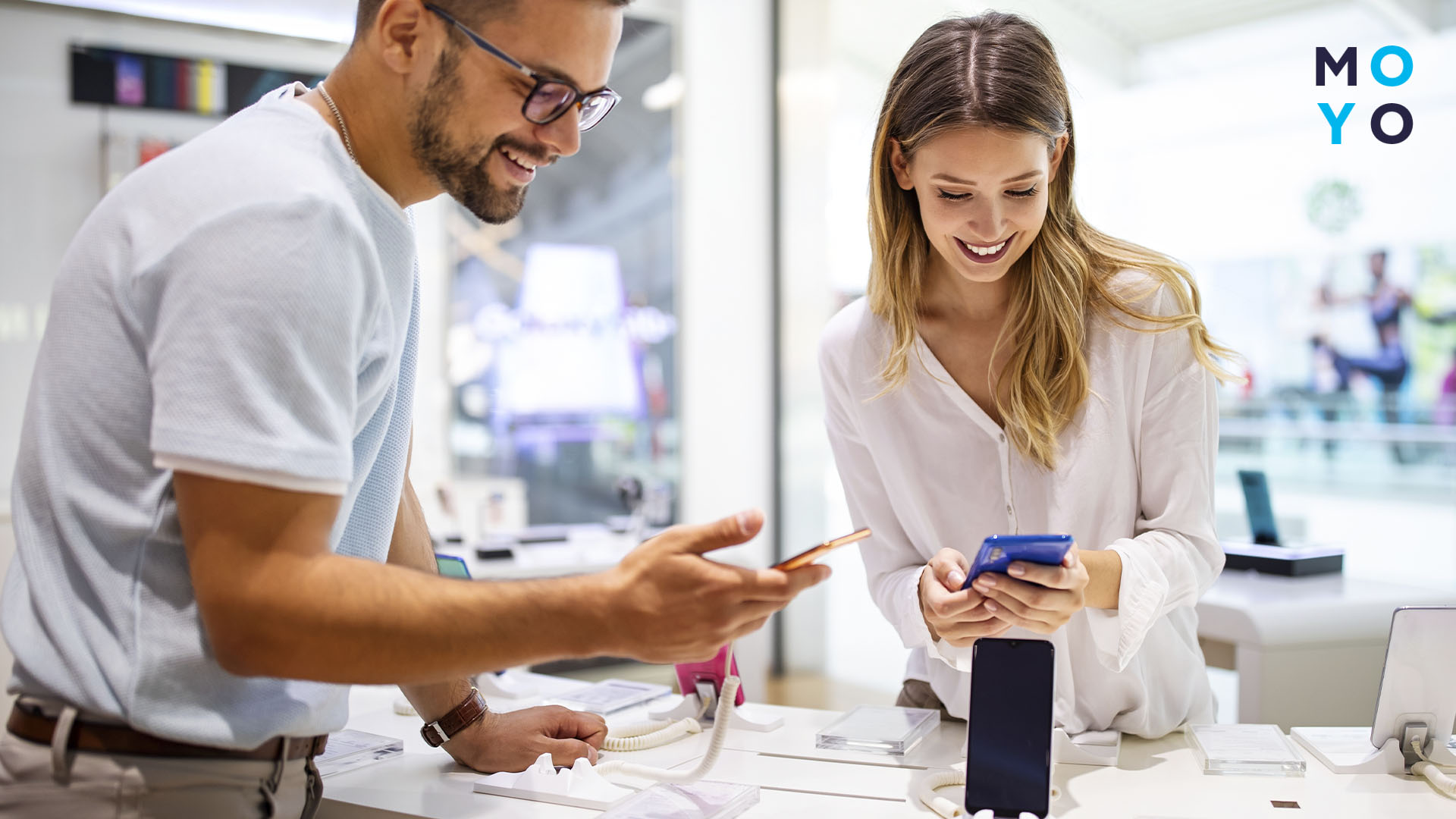 обирати смартфон у магазині