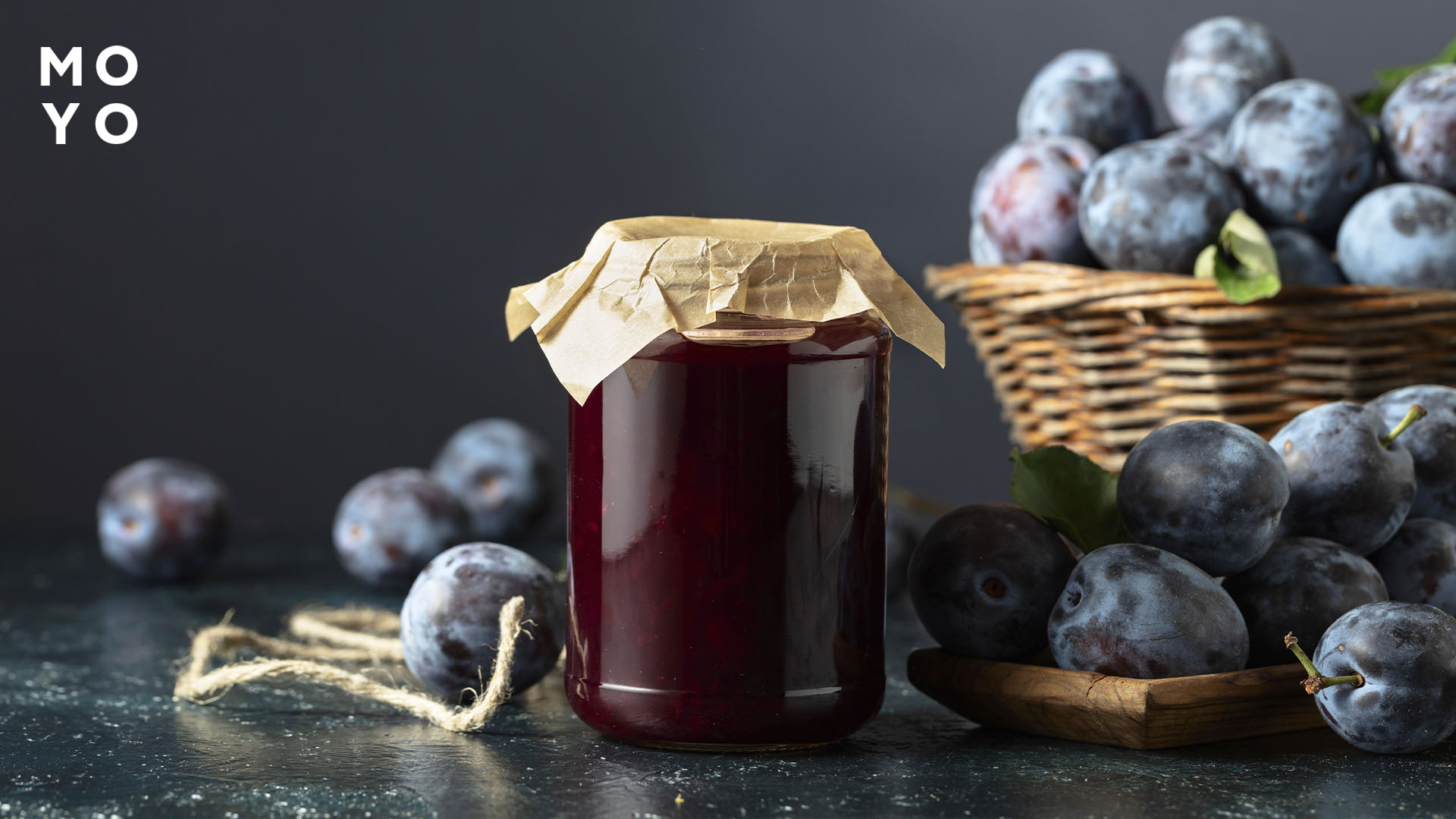 банка сливового варенья