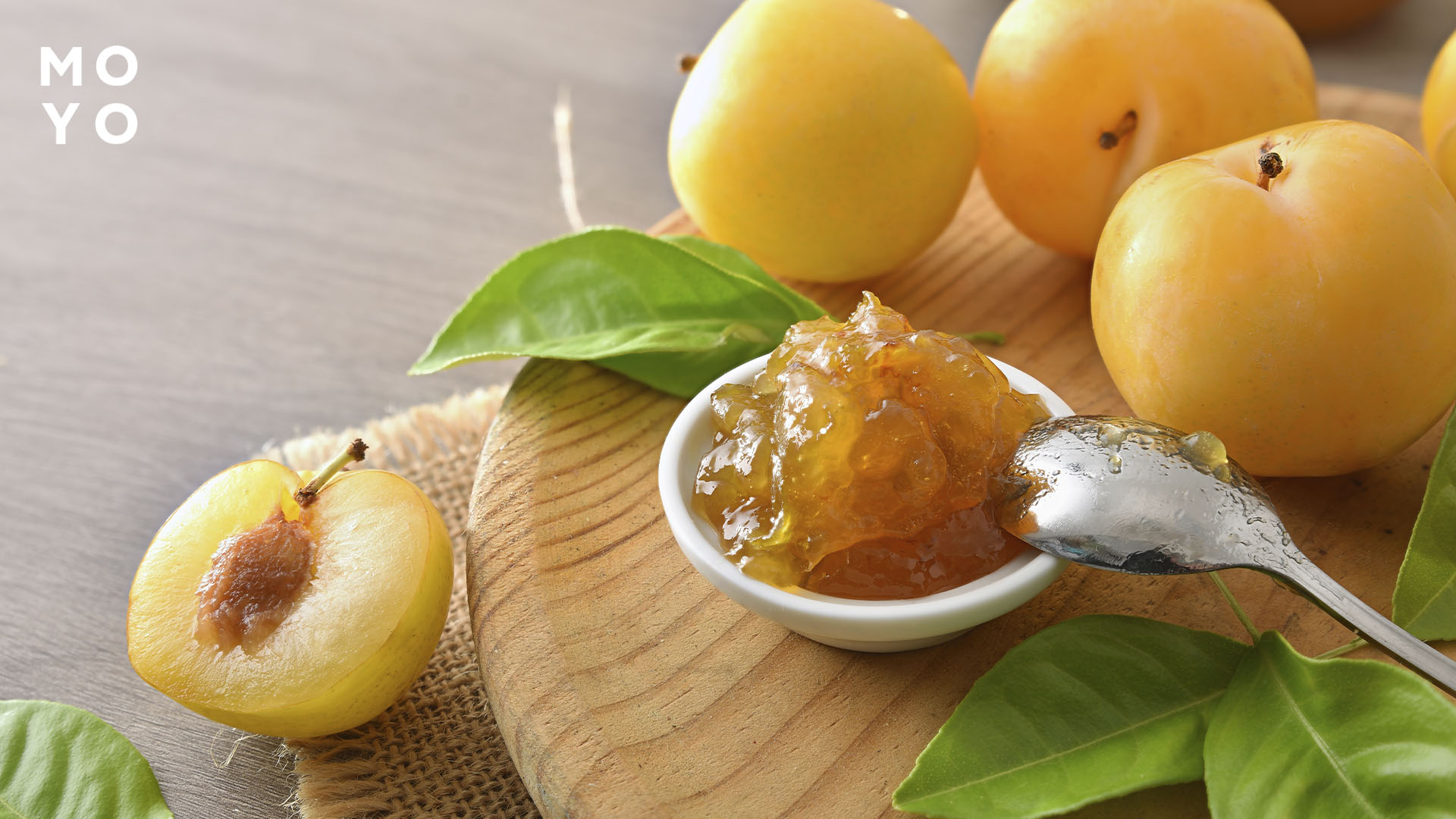 жовті сливи