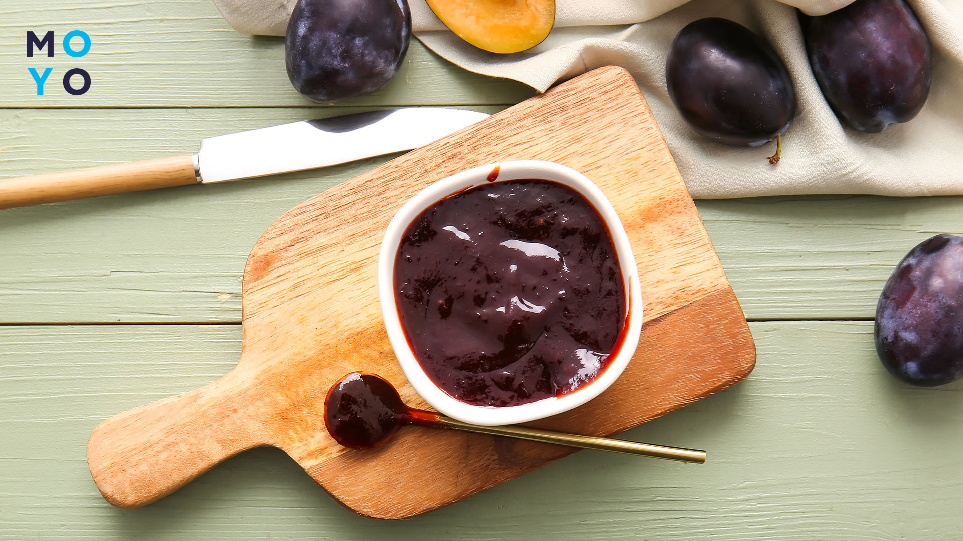 варенье в тарелке