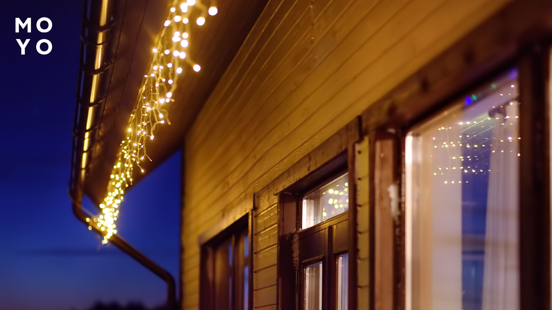 гірлянда вздовж лінії карниза