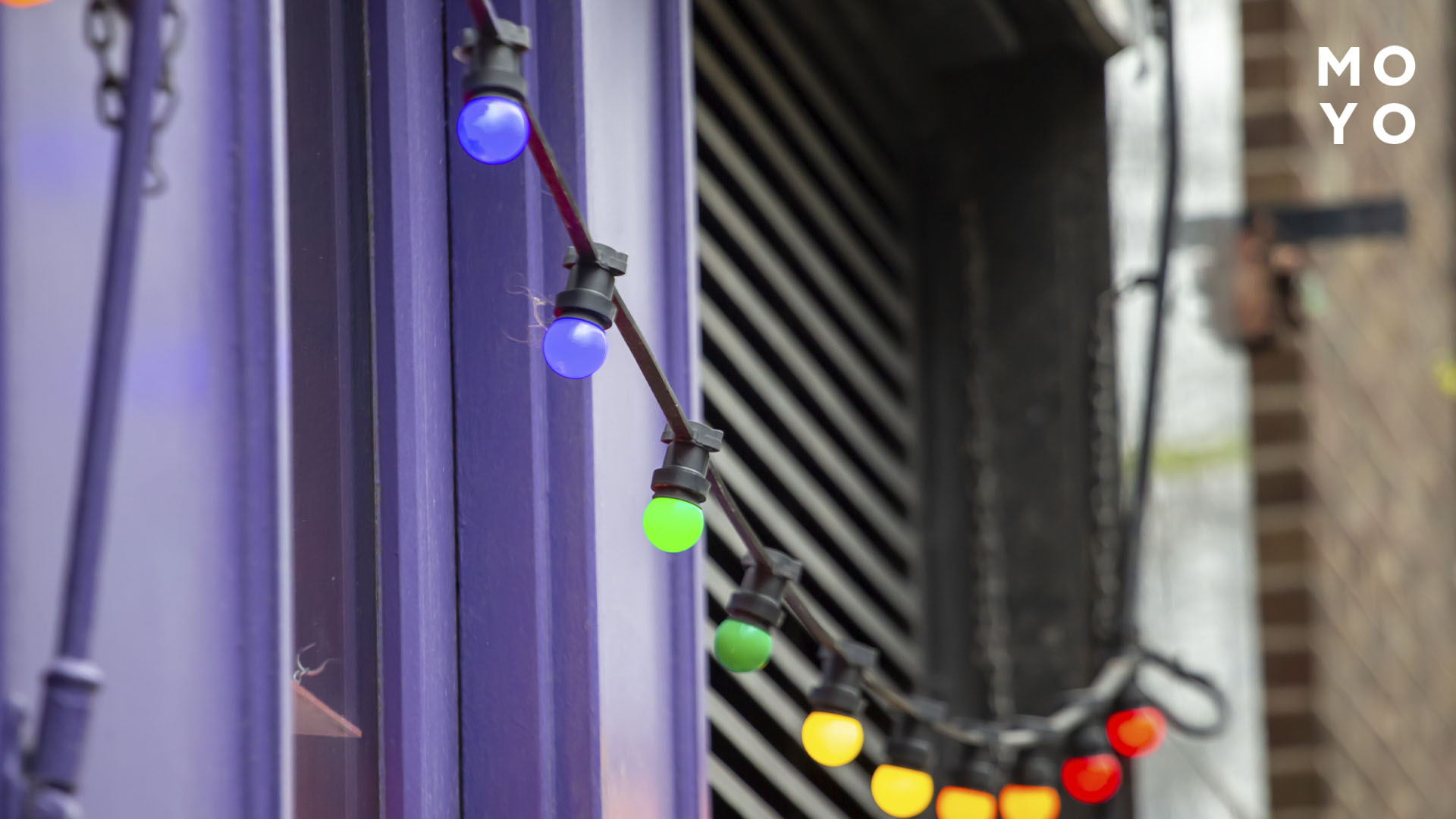 гирлянда на улице