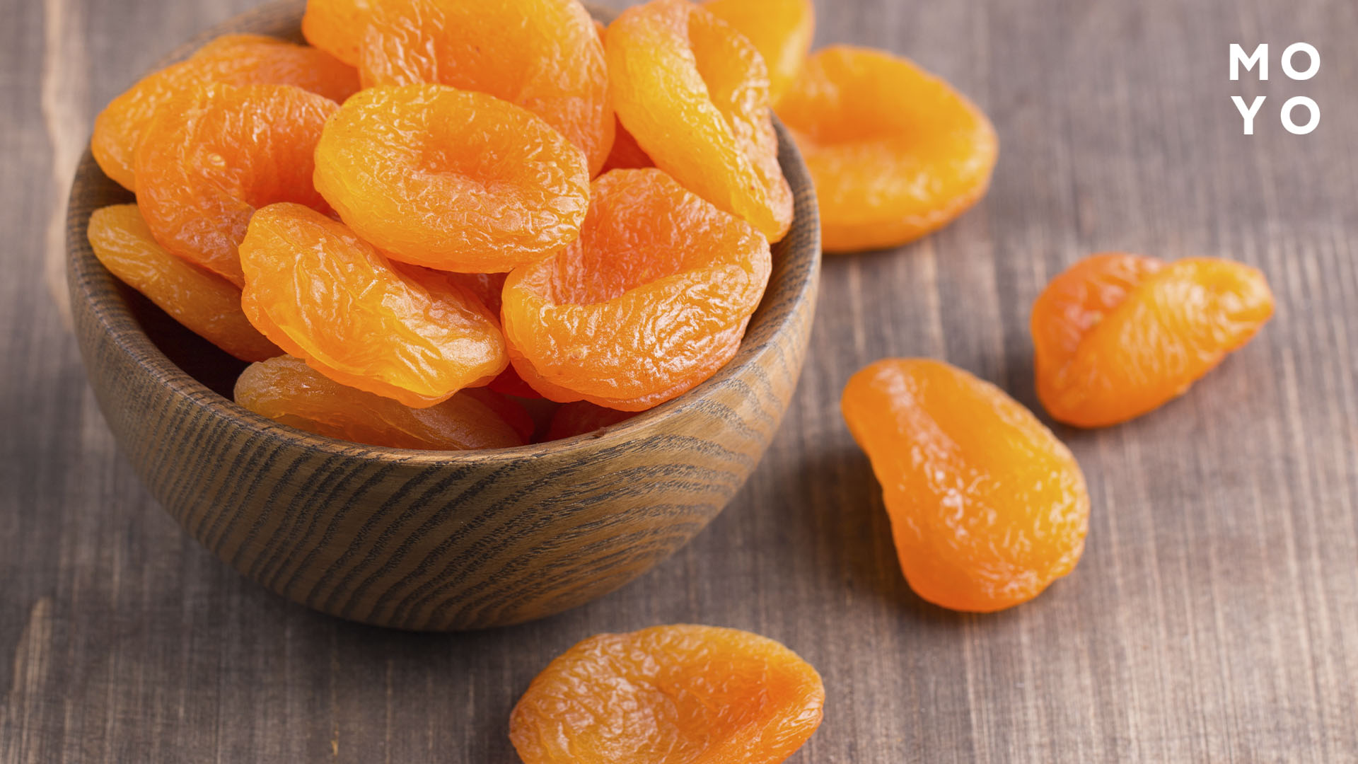 курага в тарілці