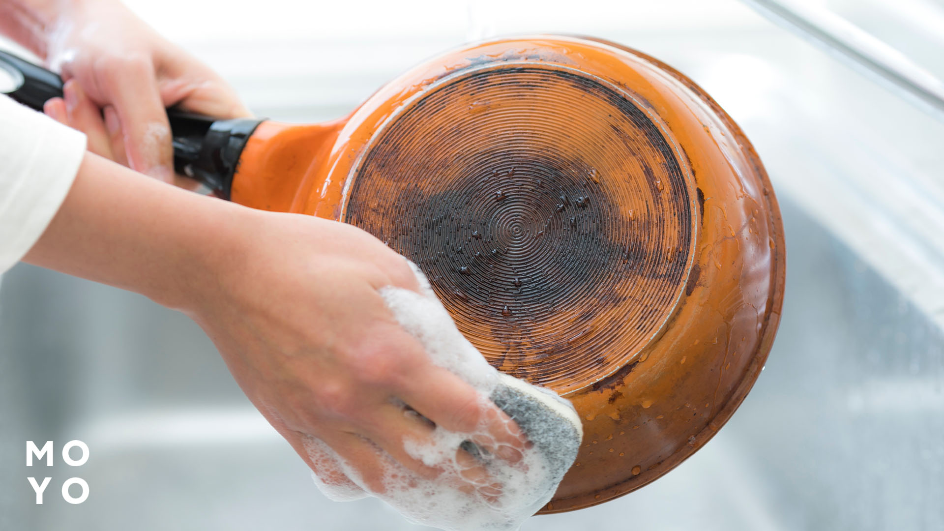 Чистка керамической сковороды