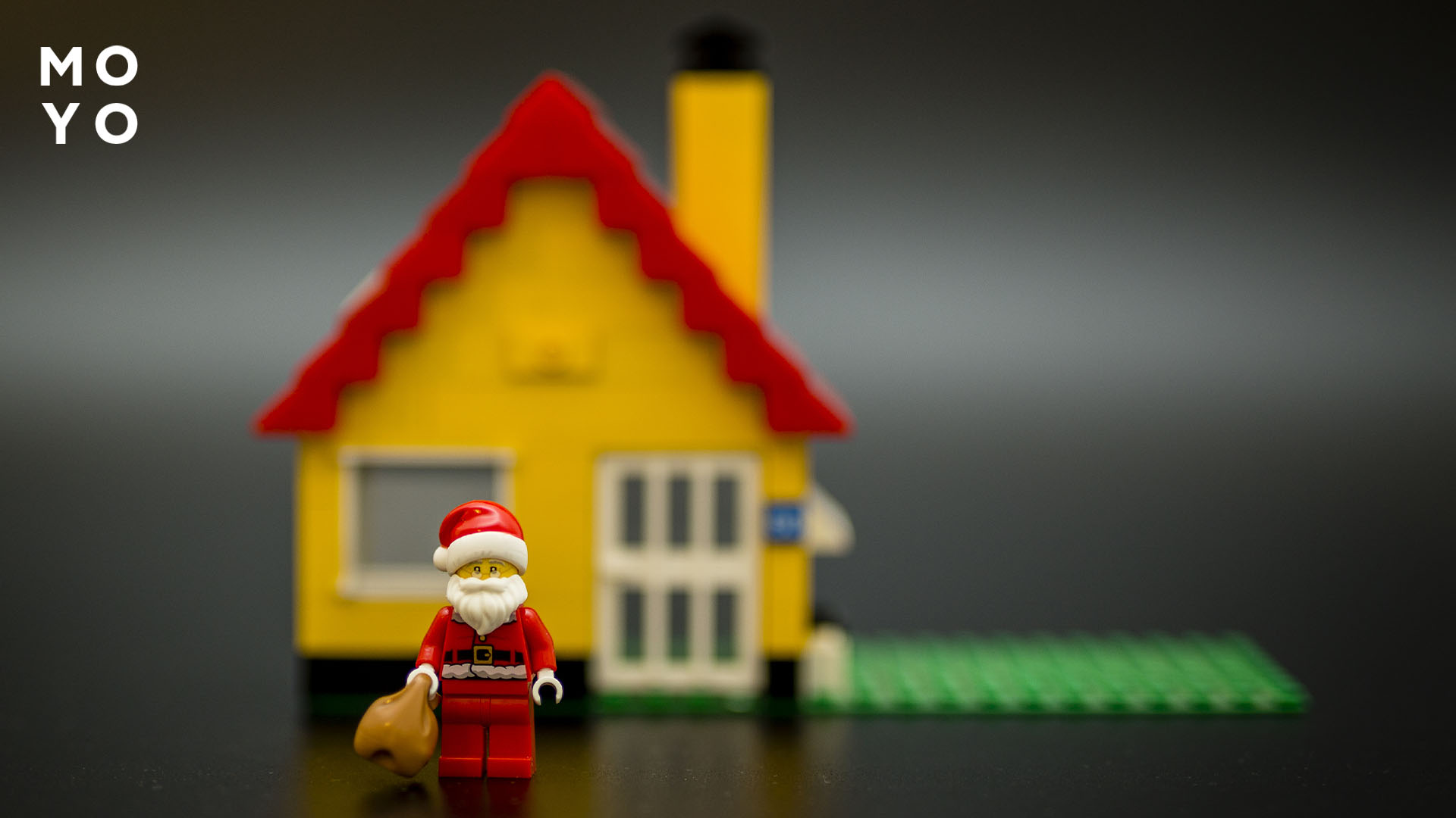 будиночок з ЛЕГО