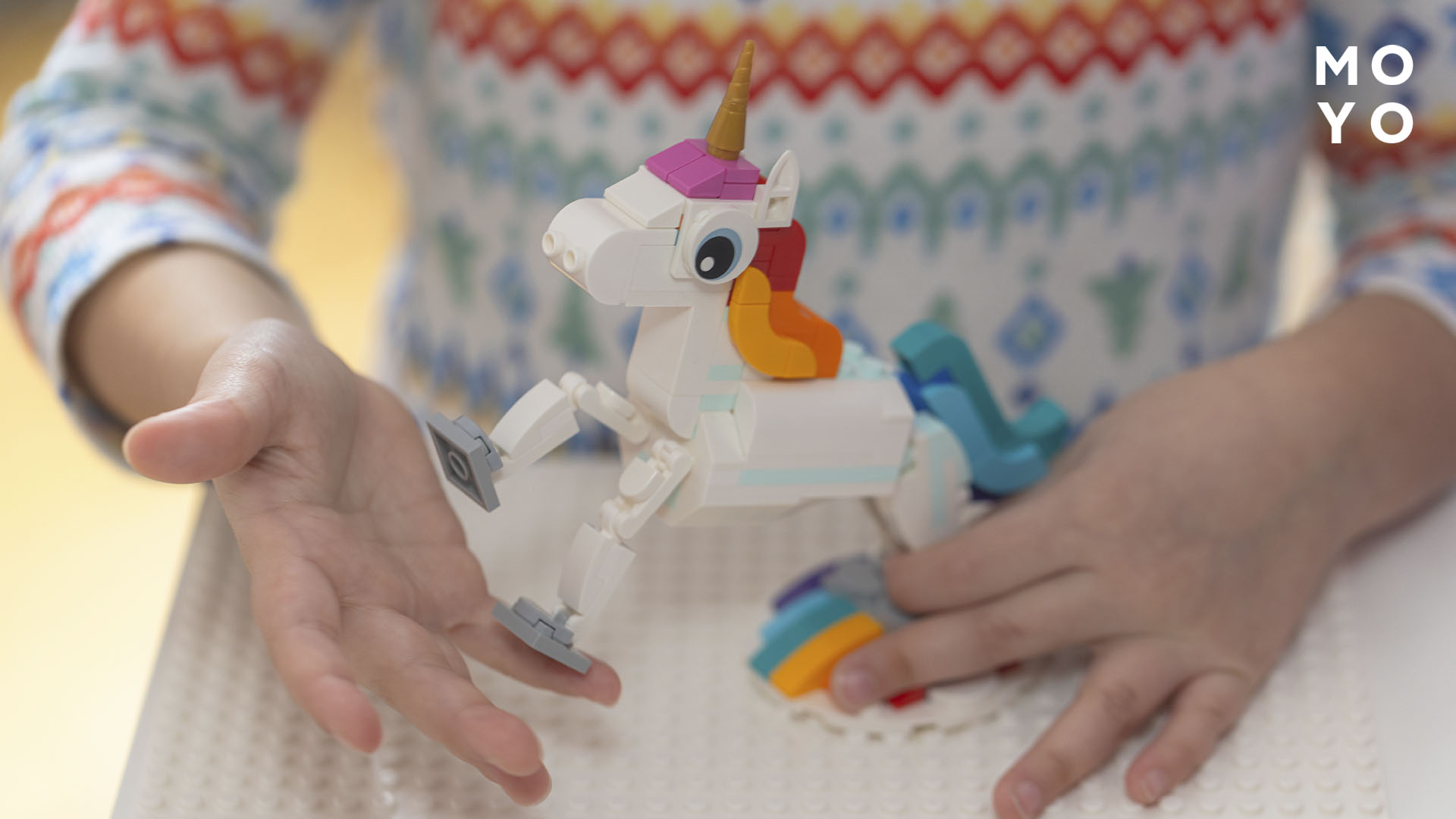 конячка з LEGO