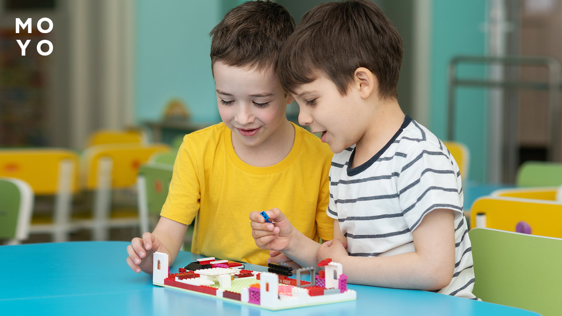 обоюдное конструирование двумя мальчиками