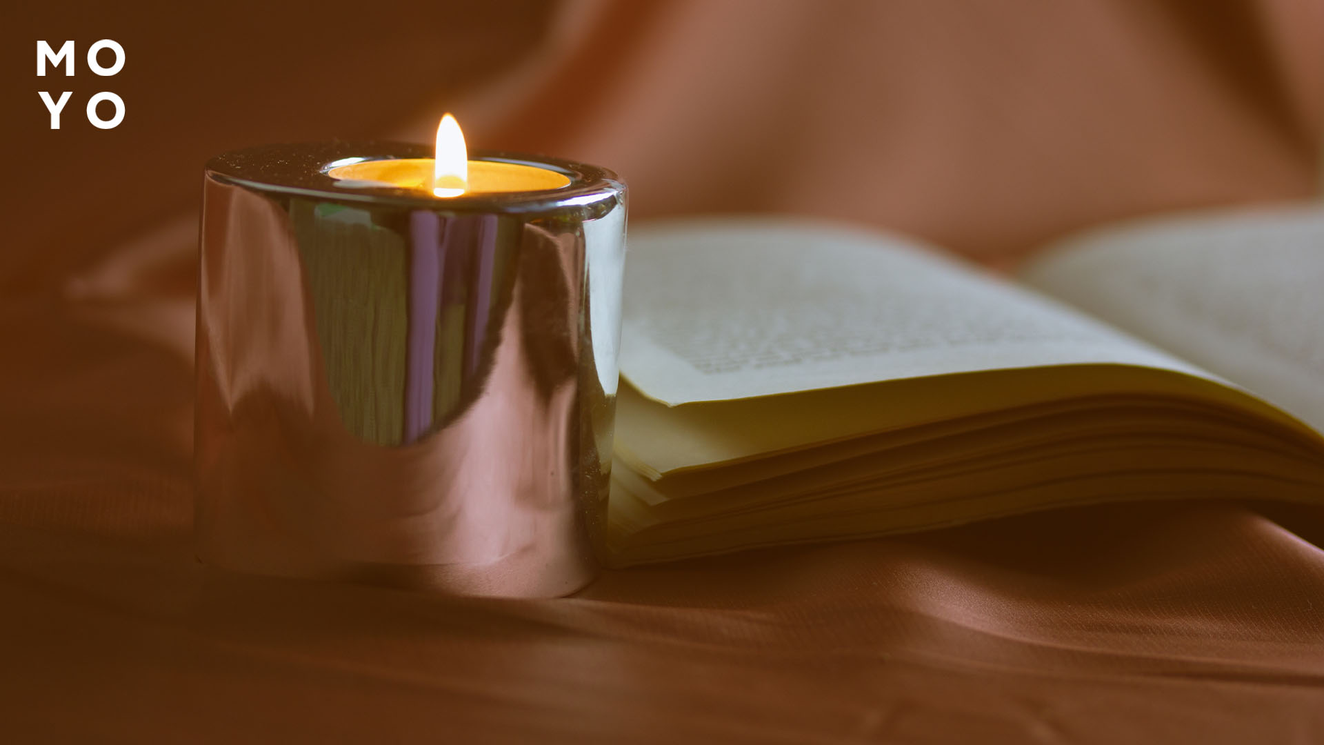 аромасвеча и книга