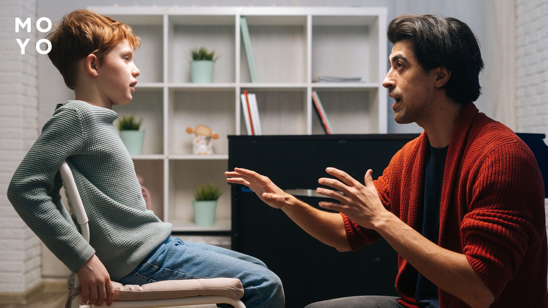 родитель определяет высоту стула