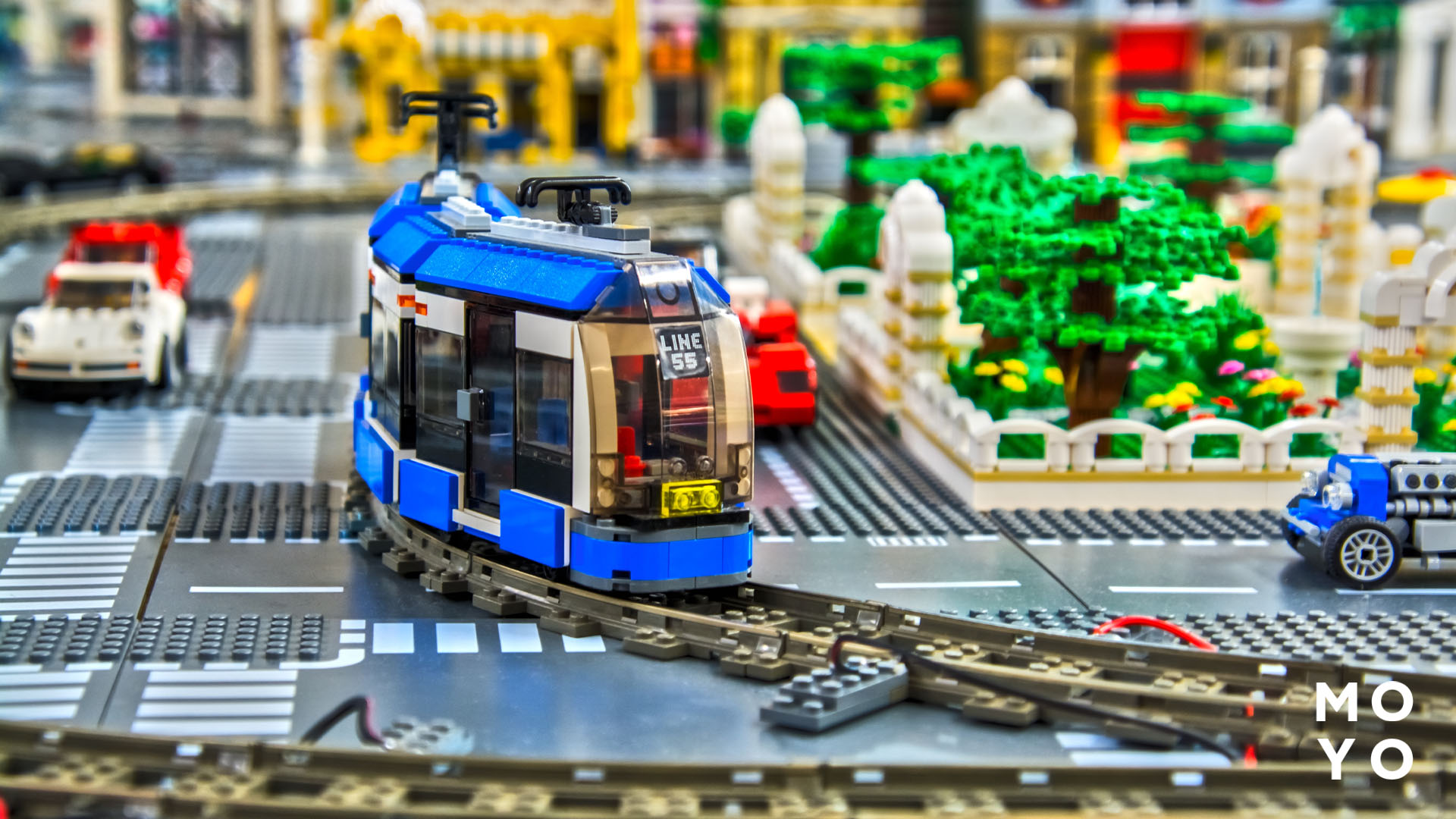 трамвай в наборі Лего Сіті