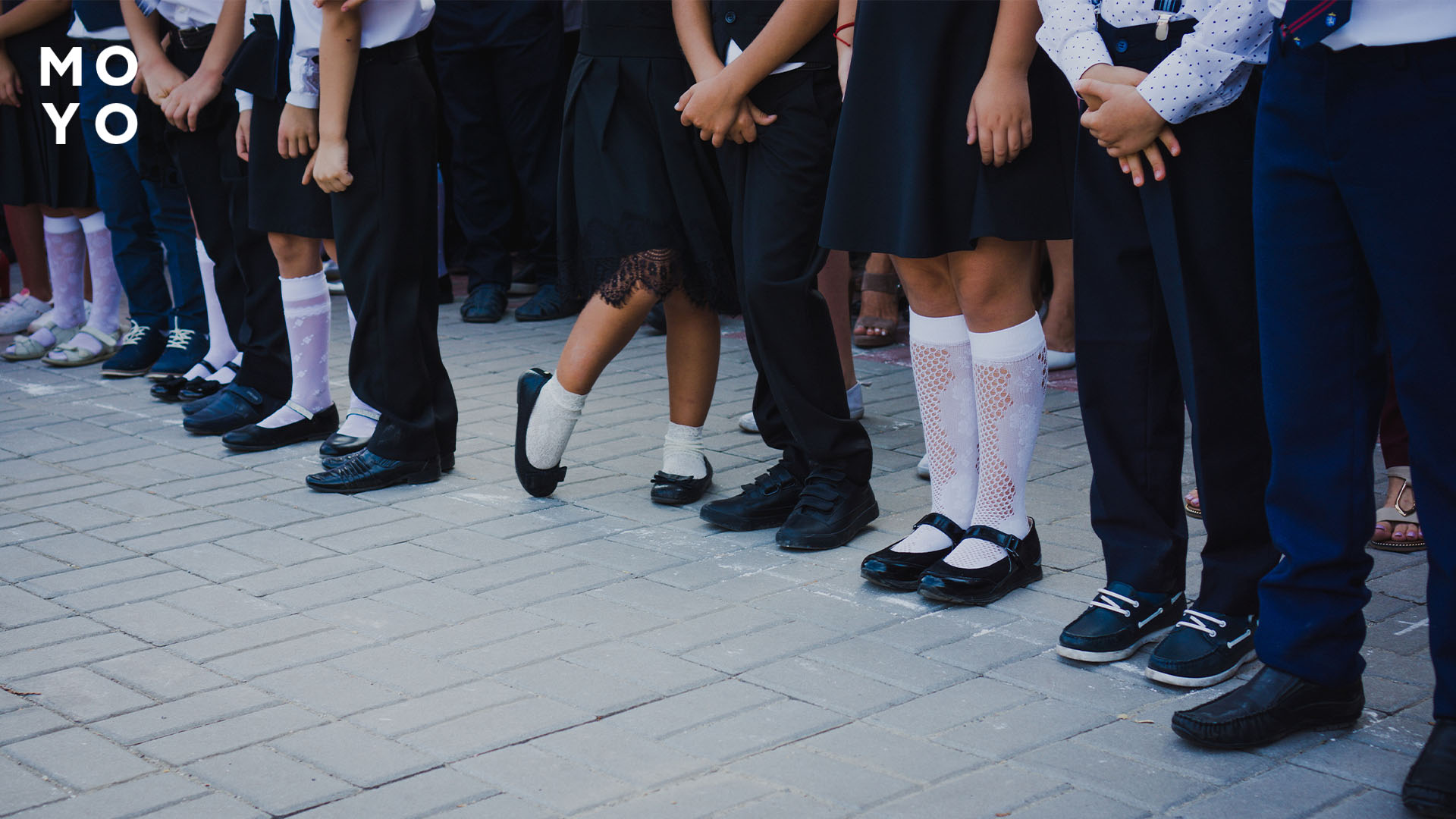 шкільне взуття у хлопців і дівчат