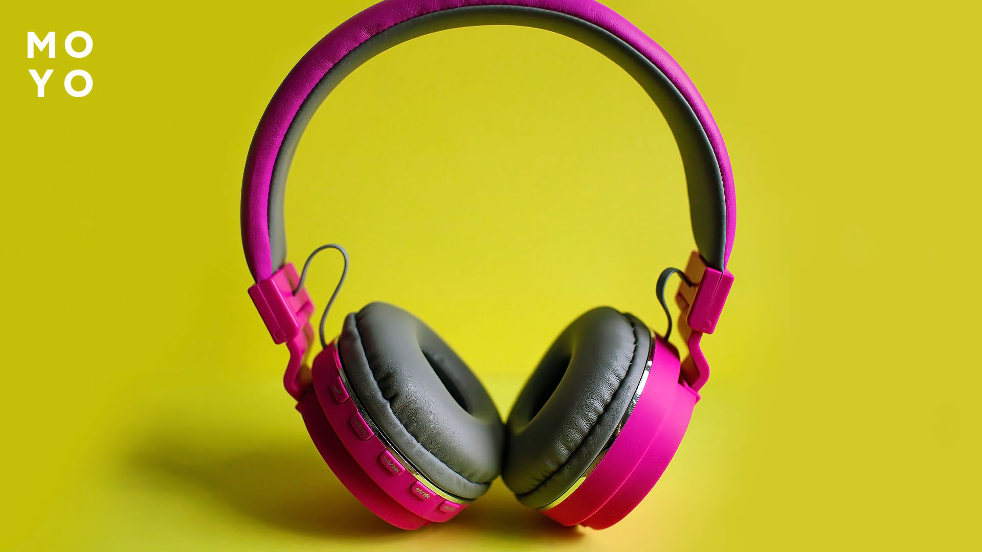 бездротові рожеві навушники