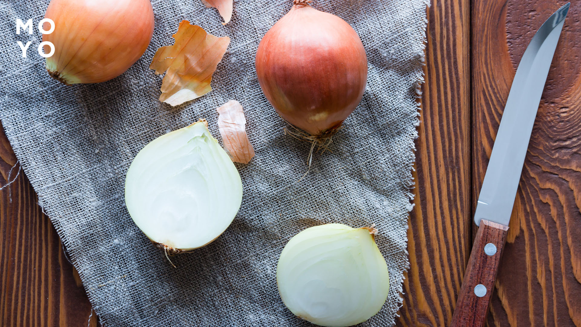 удалить следы от утюга репчатым луком