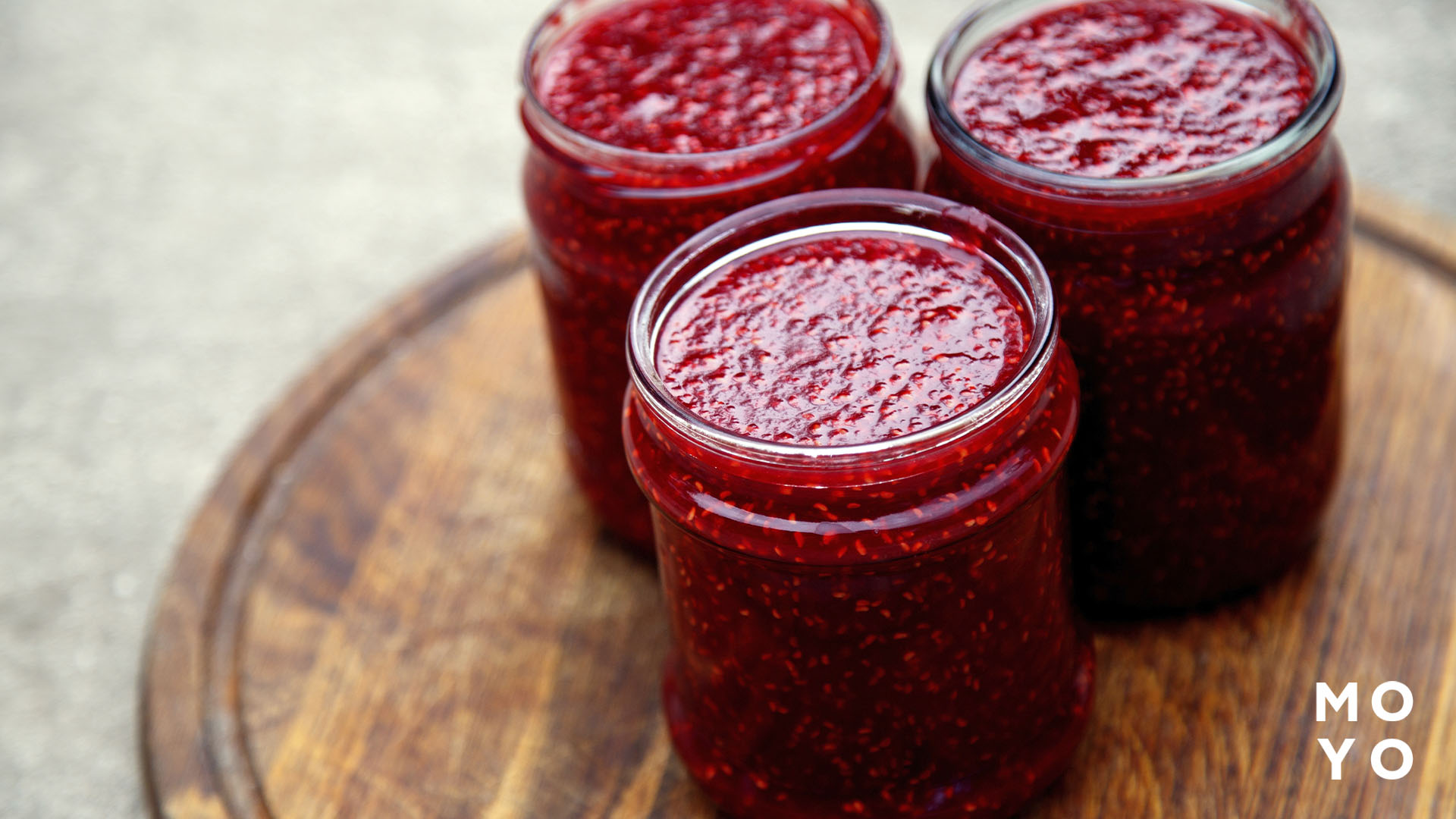 Густе малинове варення в баночках