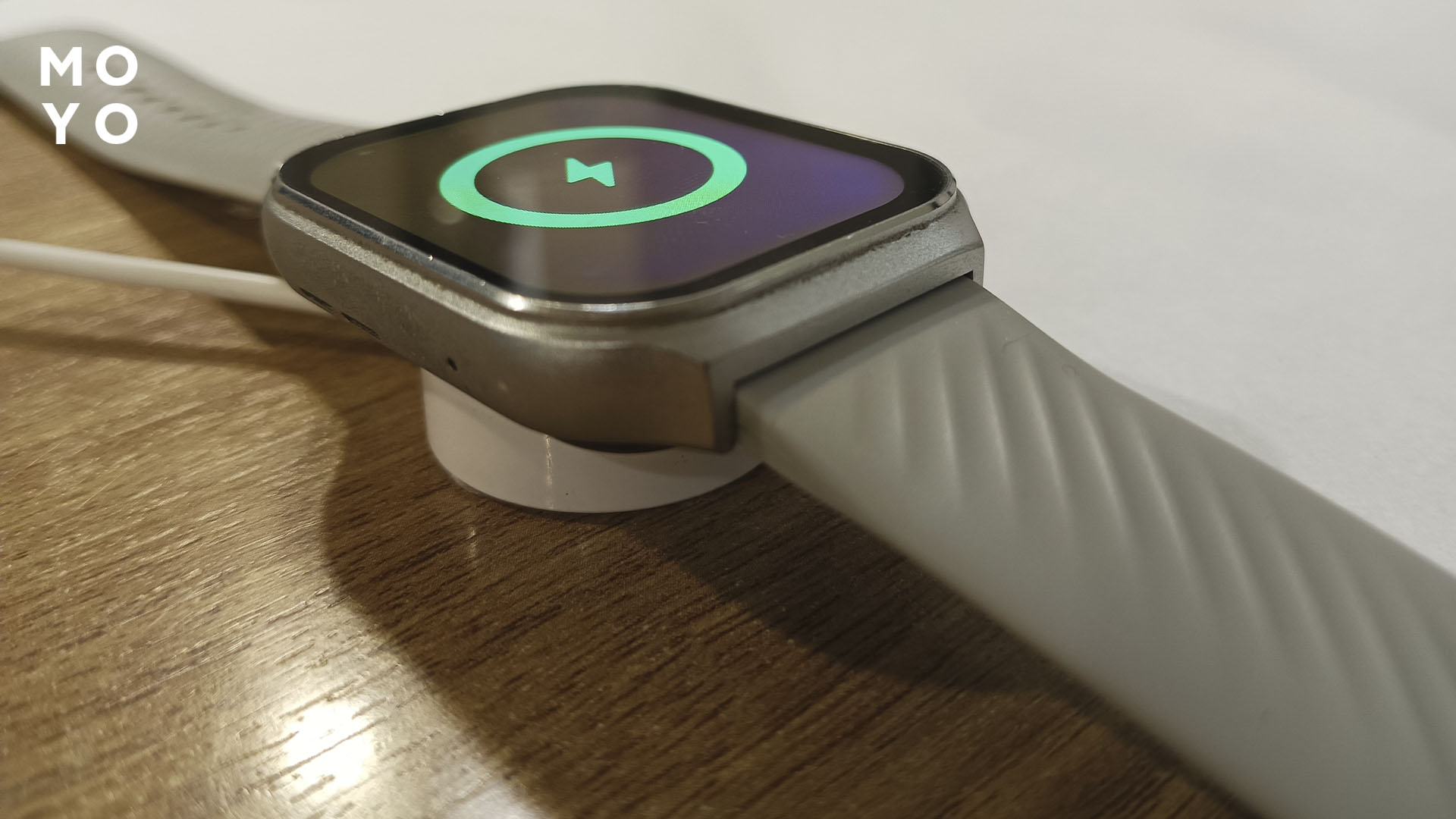 смарт часы на зарядке